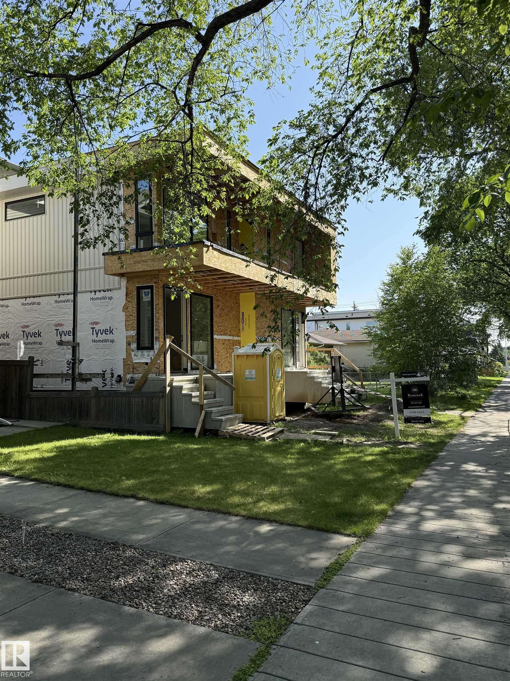 Edmonton, AB T6C 0S4,7540 80 AV NW NW