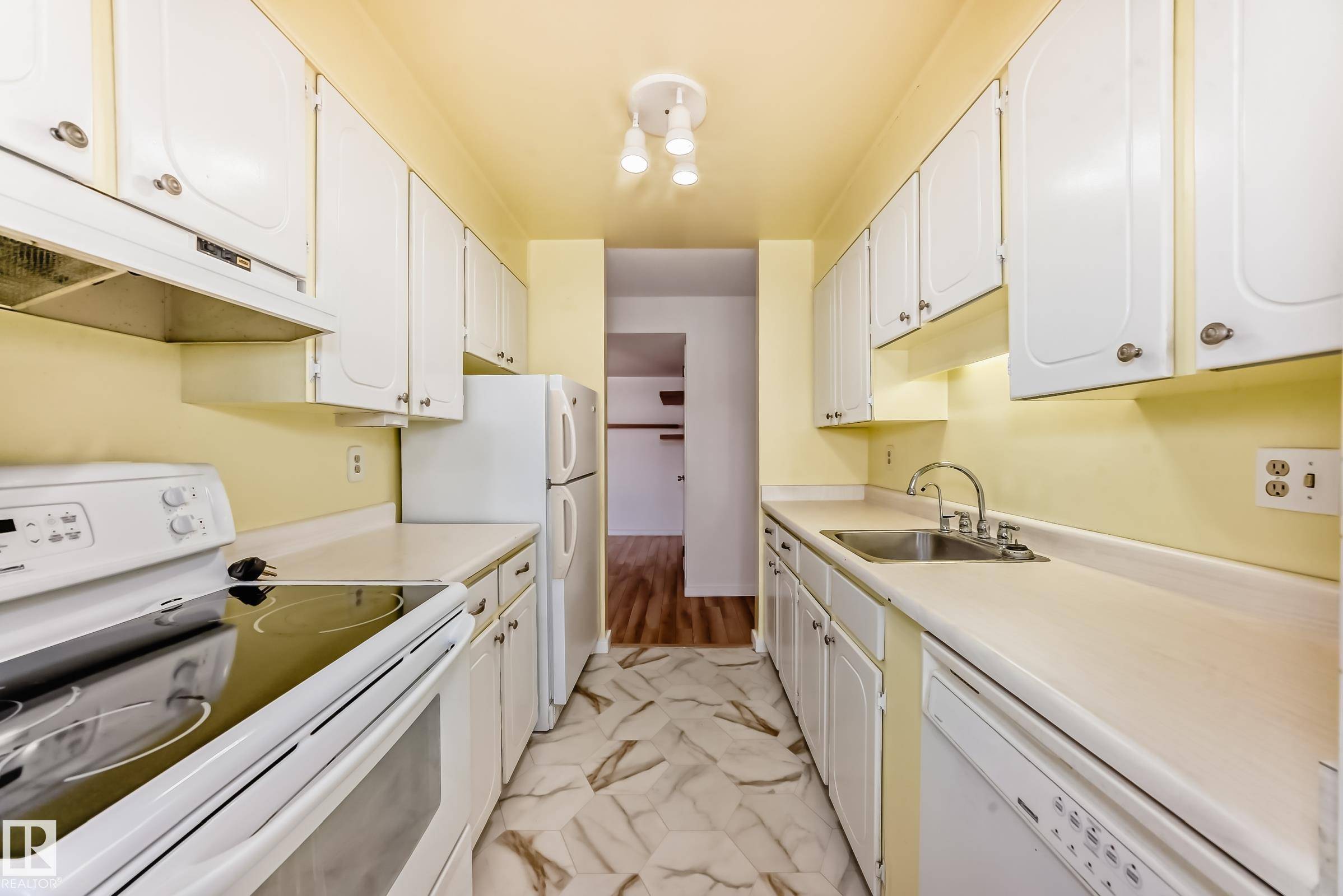 Edmonton, AB T6J 0T9,#301 11415 41 AV NW