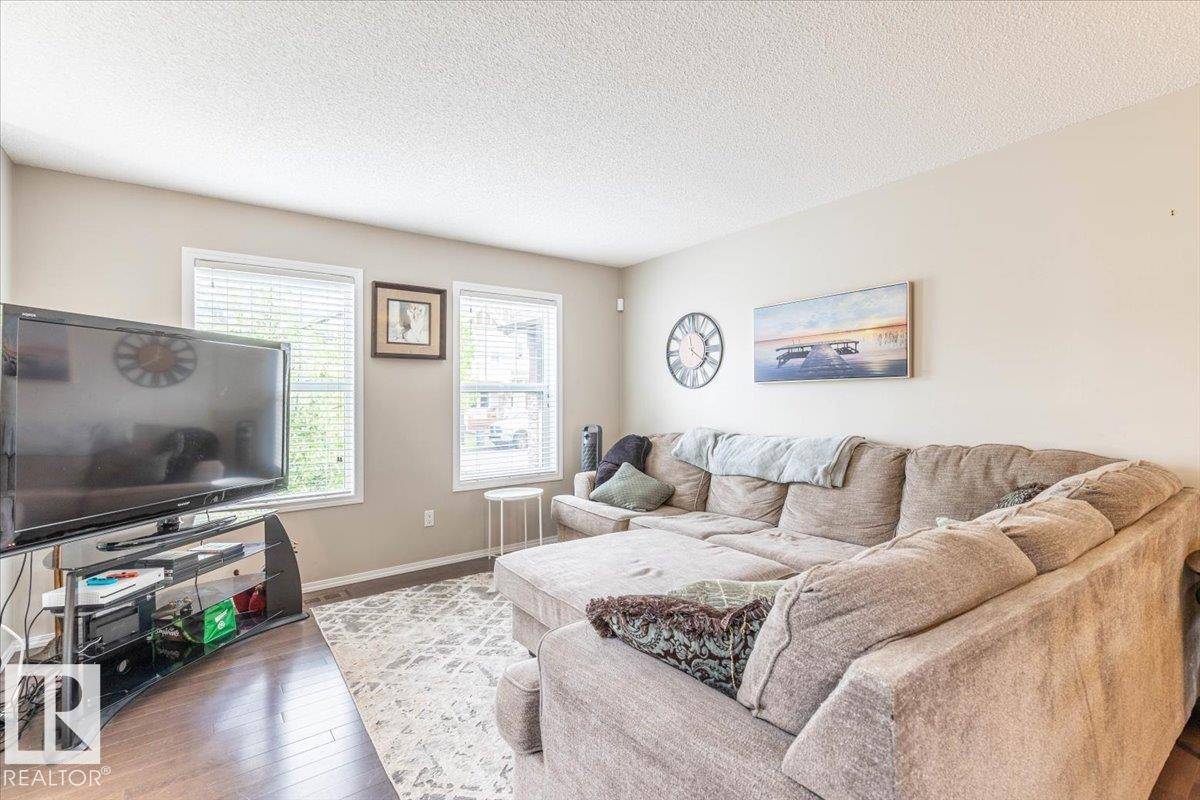 Edmonton, AB T6W 2H9,3003 ARTHURS CR SW