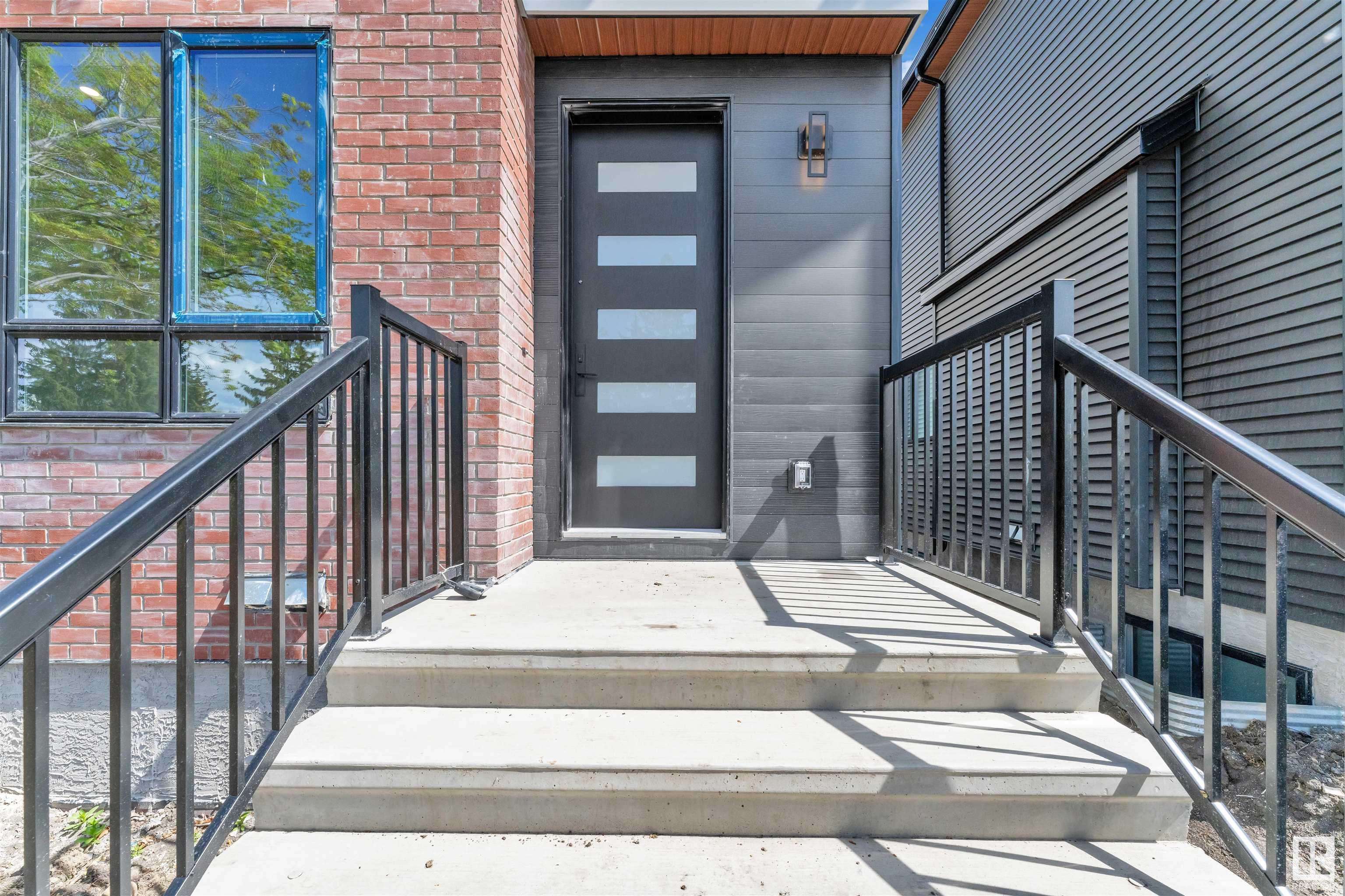 Edmonton, AB T5M 1C8,10725 132 ST NW