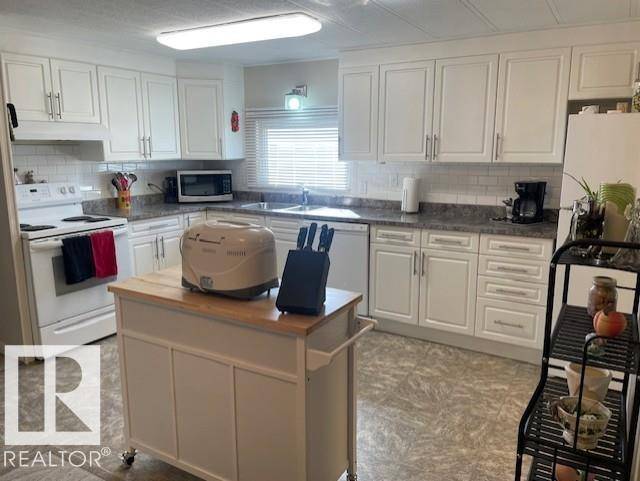 Edmonton, AB T6P 1A9,43 Maple Ridge Drive NW