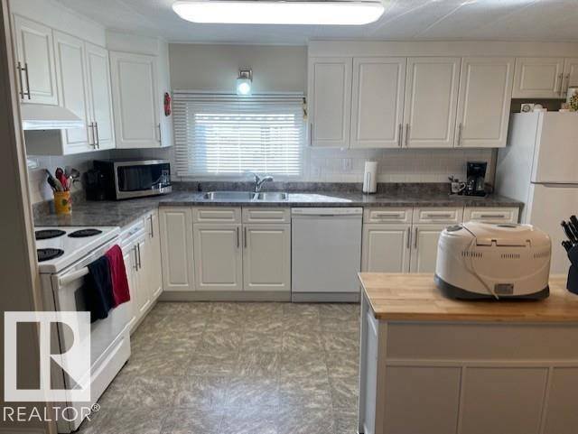 Edmonton, AB T6P 1A9,43 Maple Ridge Drive NW