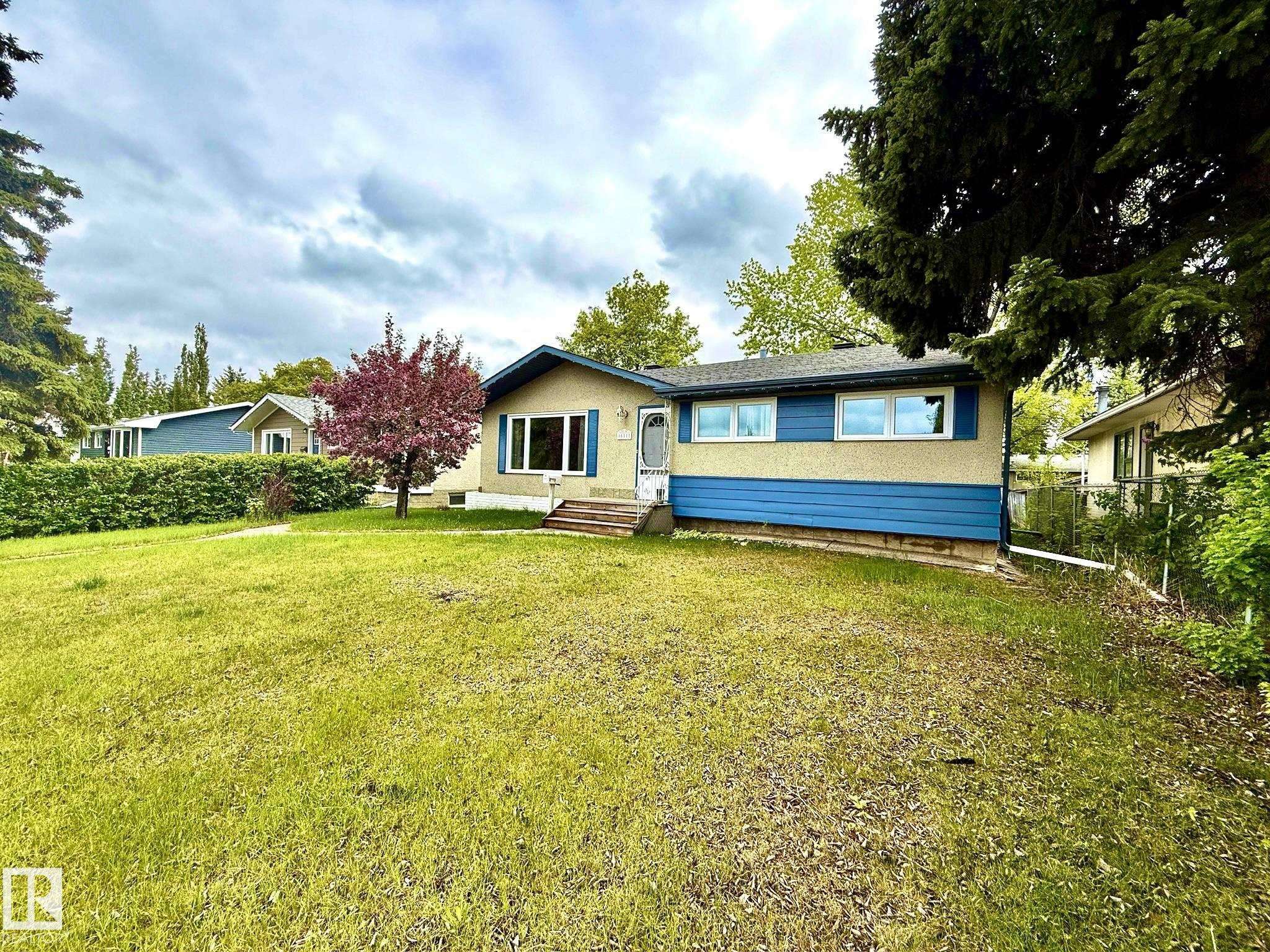 Edmonton, AB T5R 3M5,16111 80 AV NW