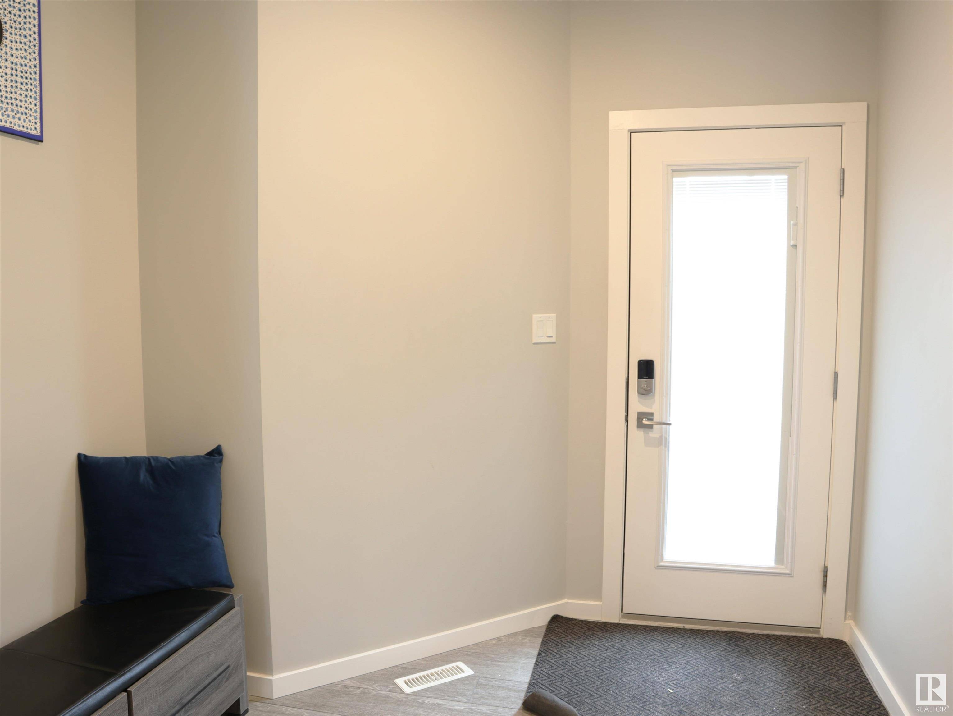 Edmonton, AB T6X 2W6,523 35 ST SW