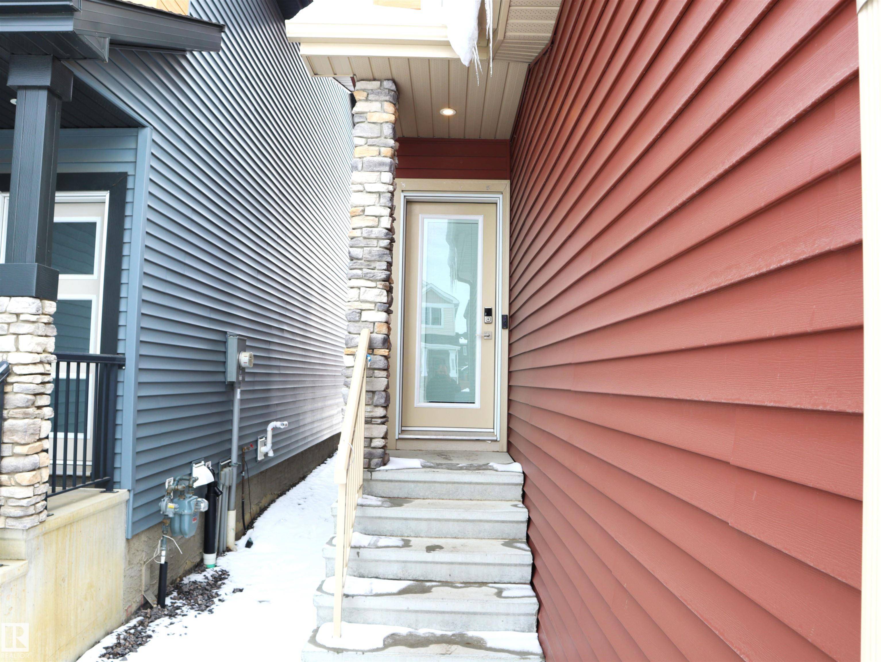Edmonton, AB T6X 2W6,523 35 ST SW
