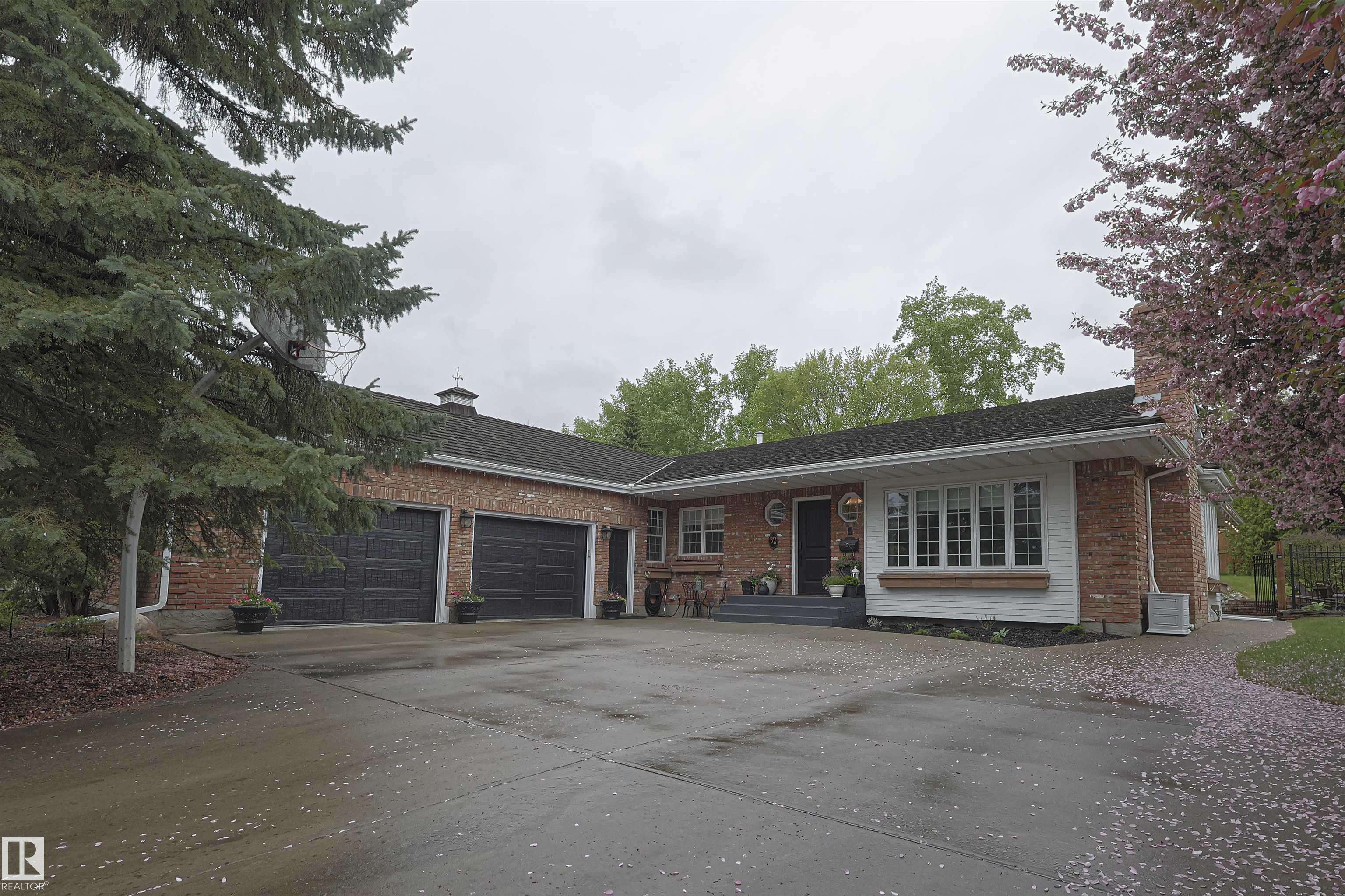 Sherwood Park, AB T8A 3V6,32 BRAESIDE TC