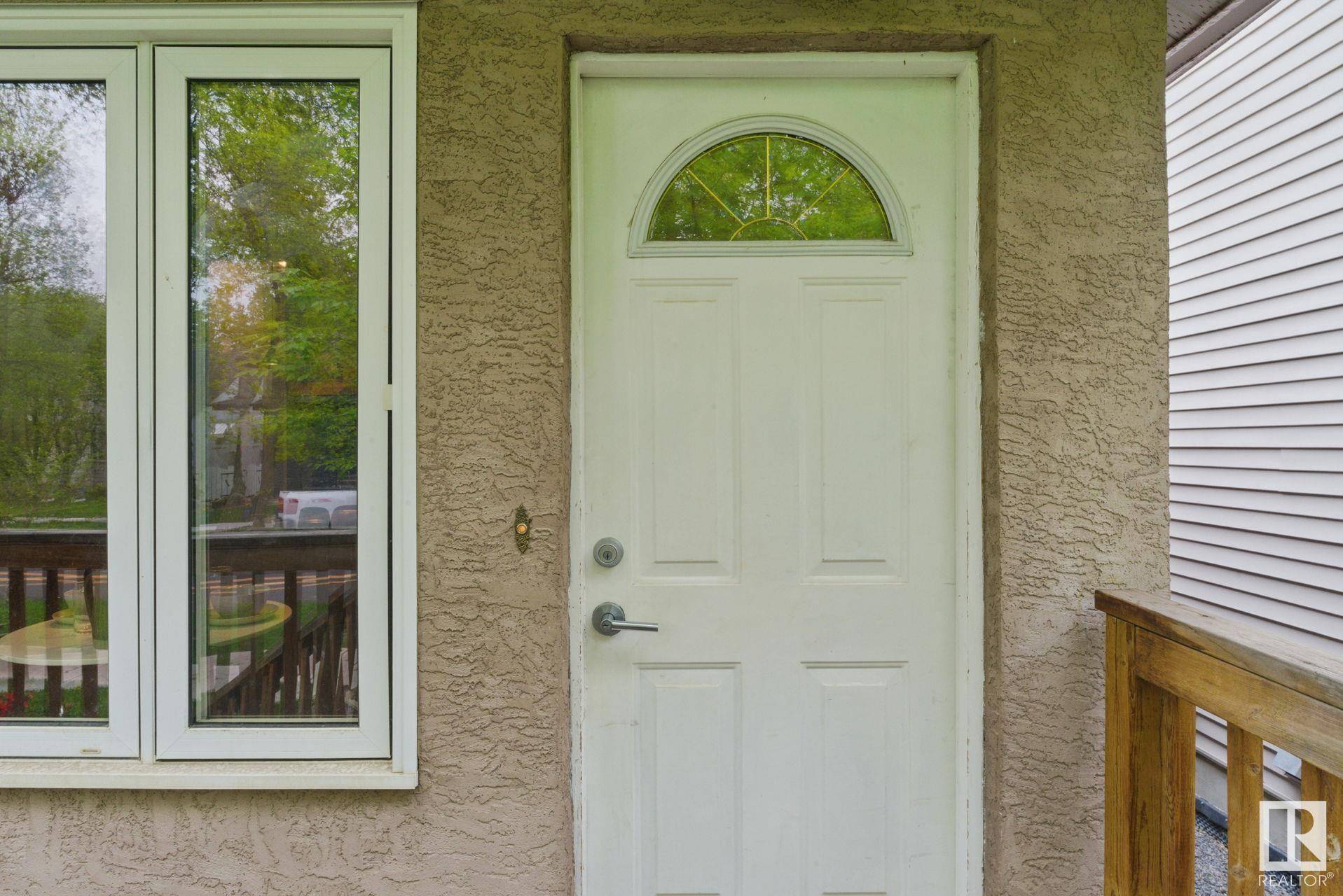Edmonton, AB T6G 0R1,10942 80 AV NW