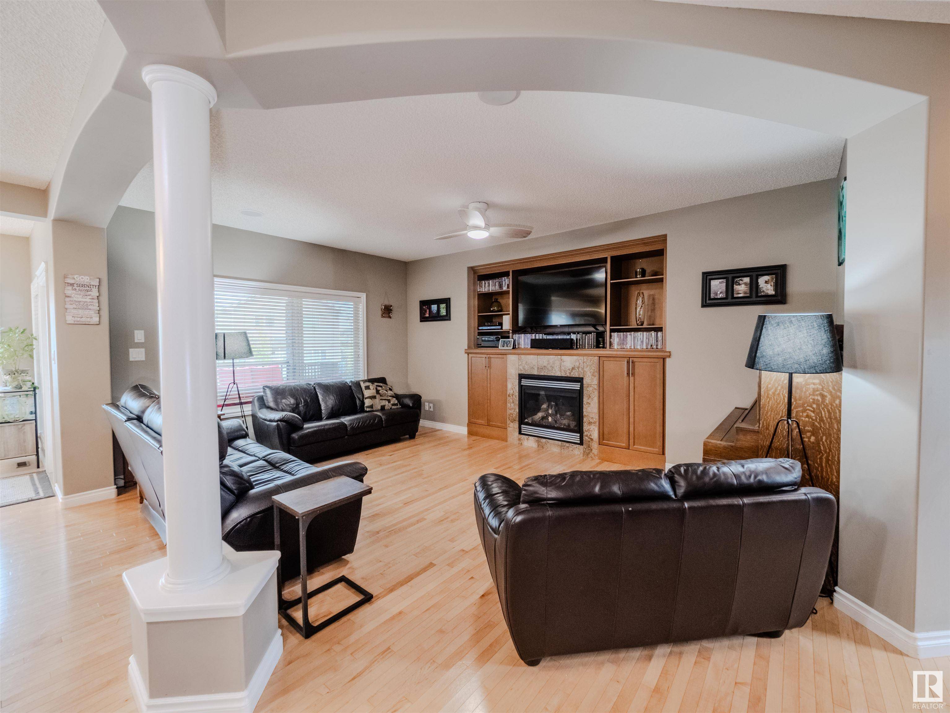 Sherwood Park, AB T8H 3H6,303 FOXTAIL WY