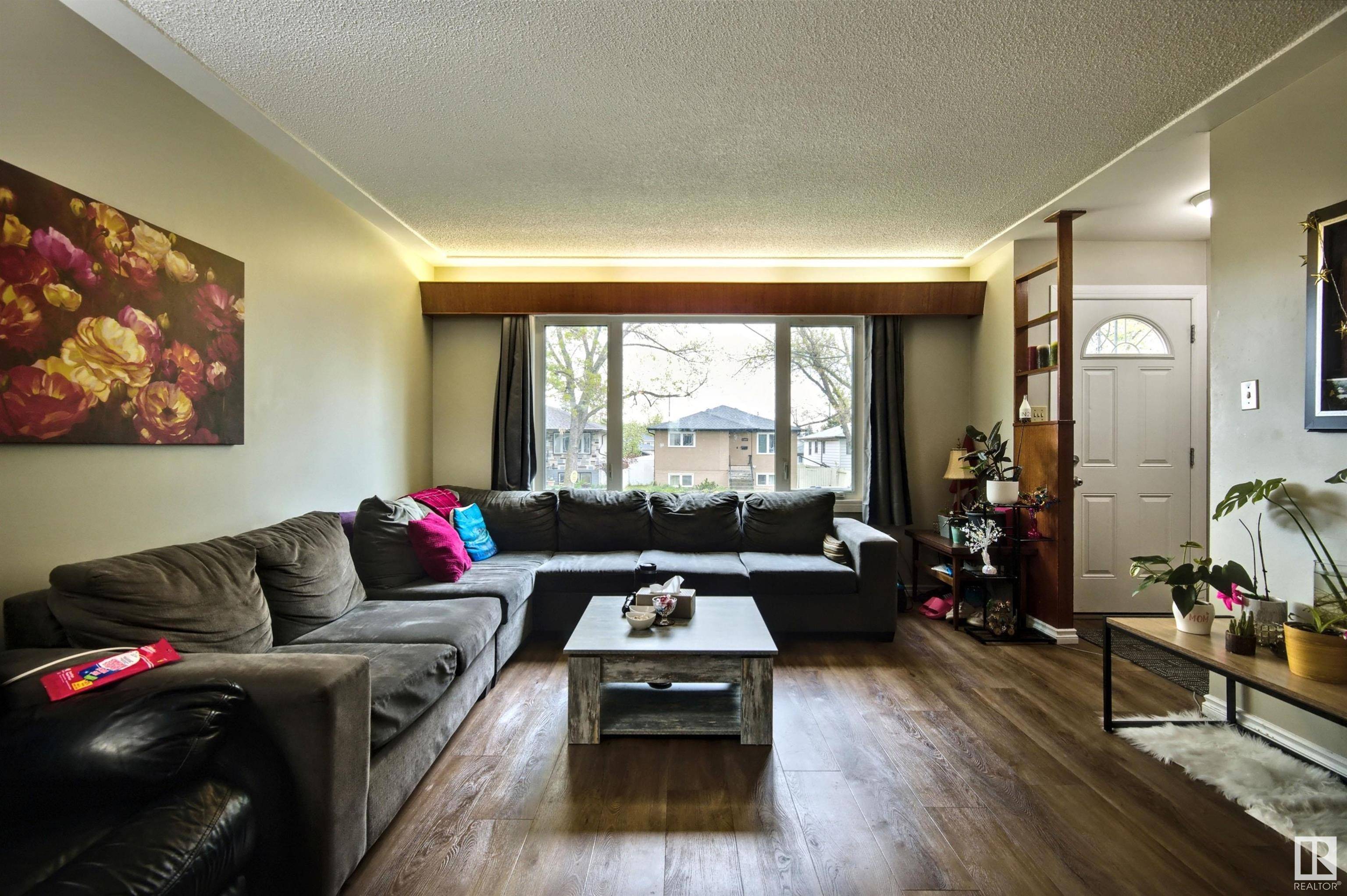 Edmonton, AB T6H 4B2,13008-13010 102 ST NW