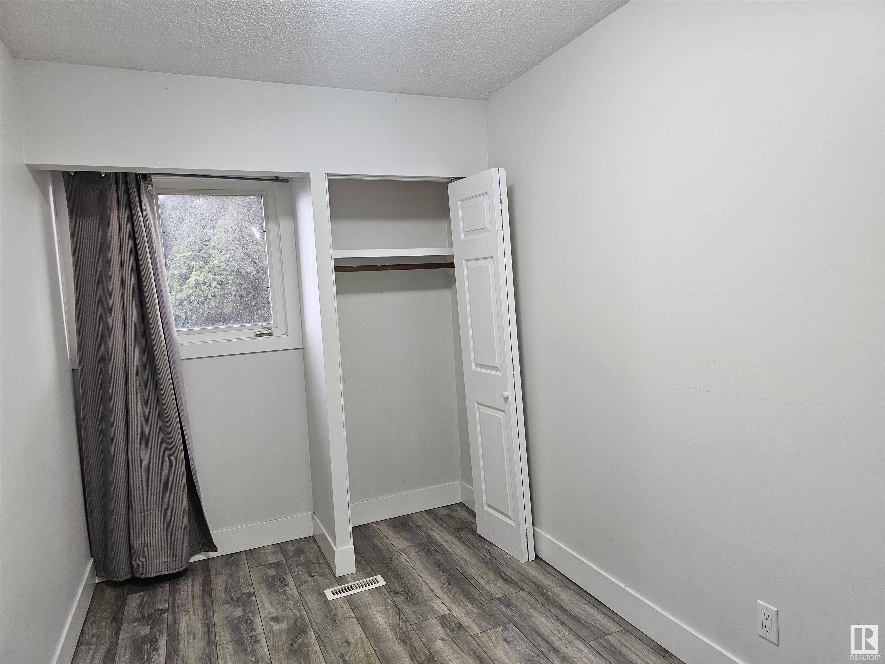 Edmonton, AB T5C 1L6,#2 14310 80 ST NW