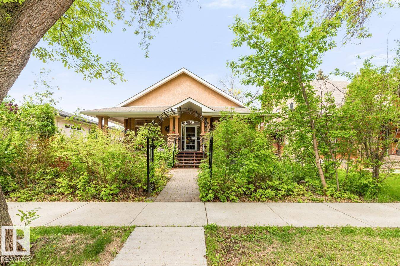Edmonton, AB T6C 3W8,9232 95 ST NW
