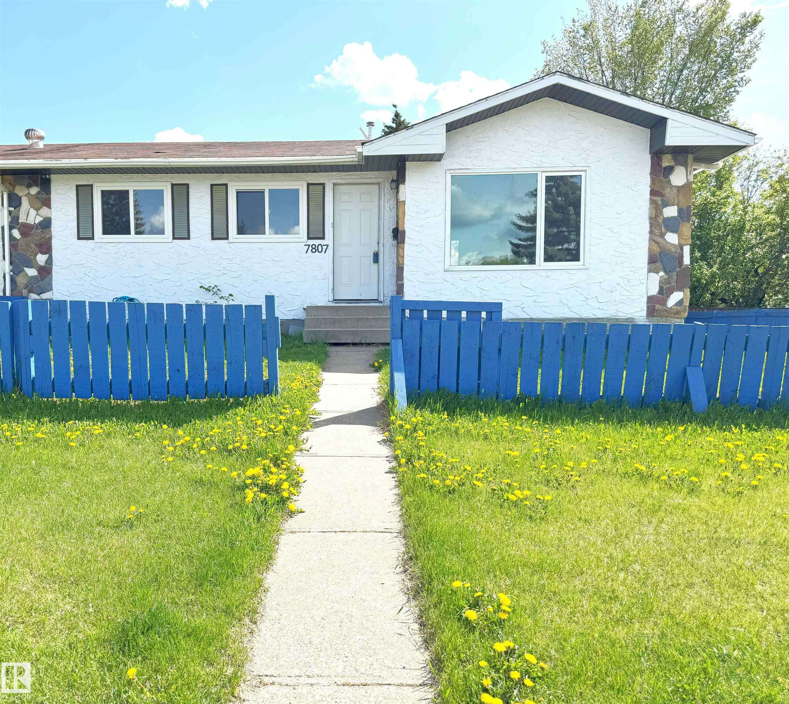 Edmonton, AB T6K 0C5,7807 36 AV NW