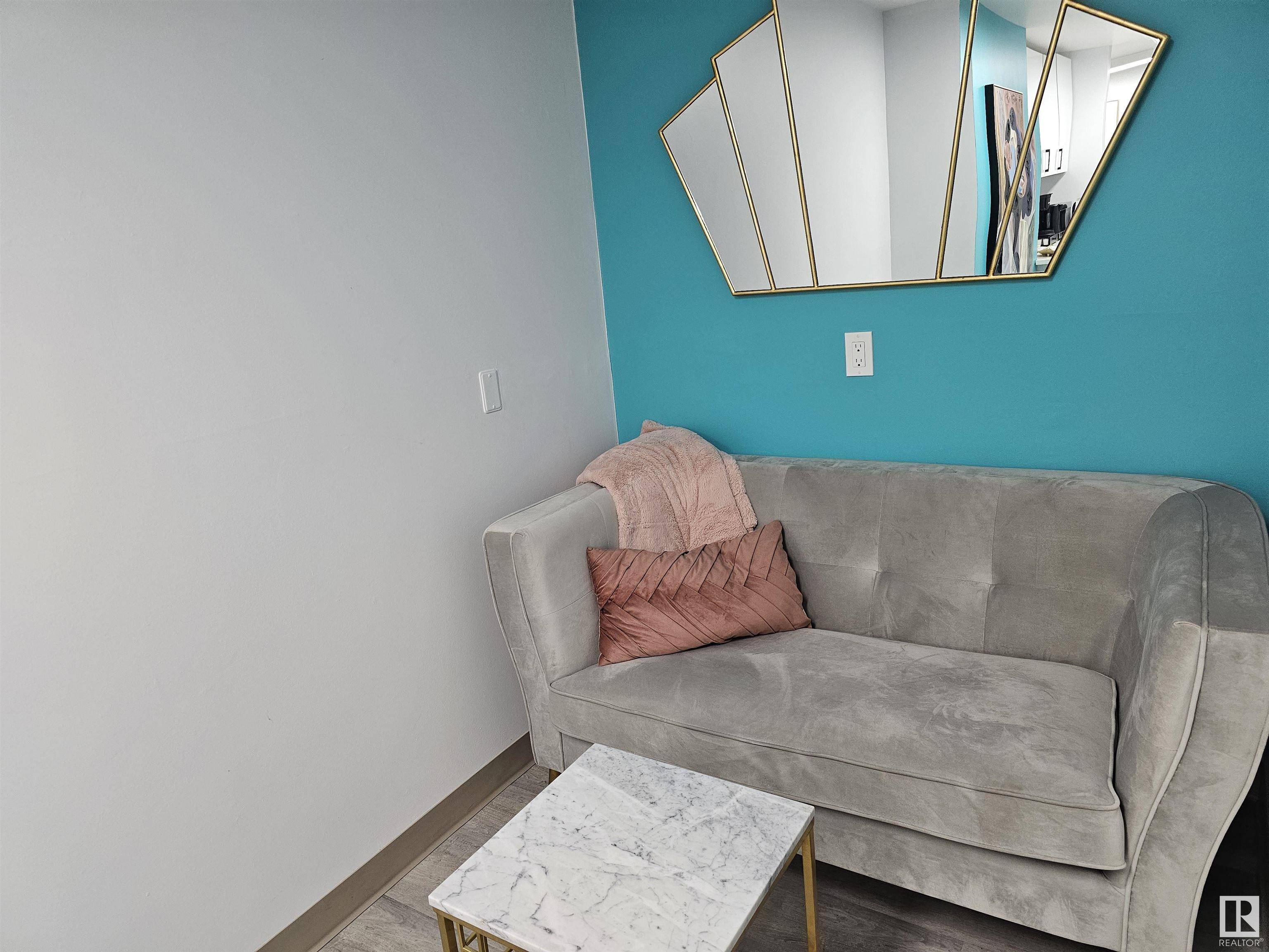 Edmonton, AB T5E 1N8,9535 135 AV NW NW