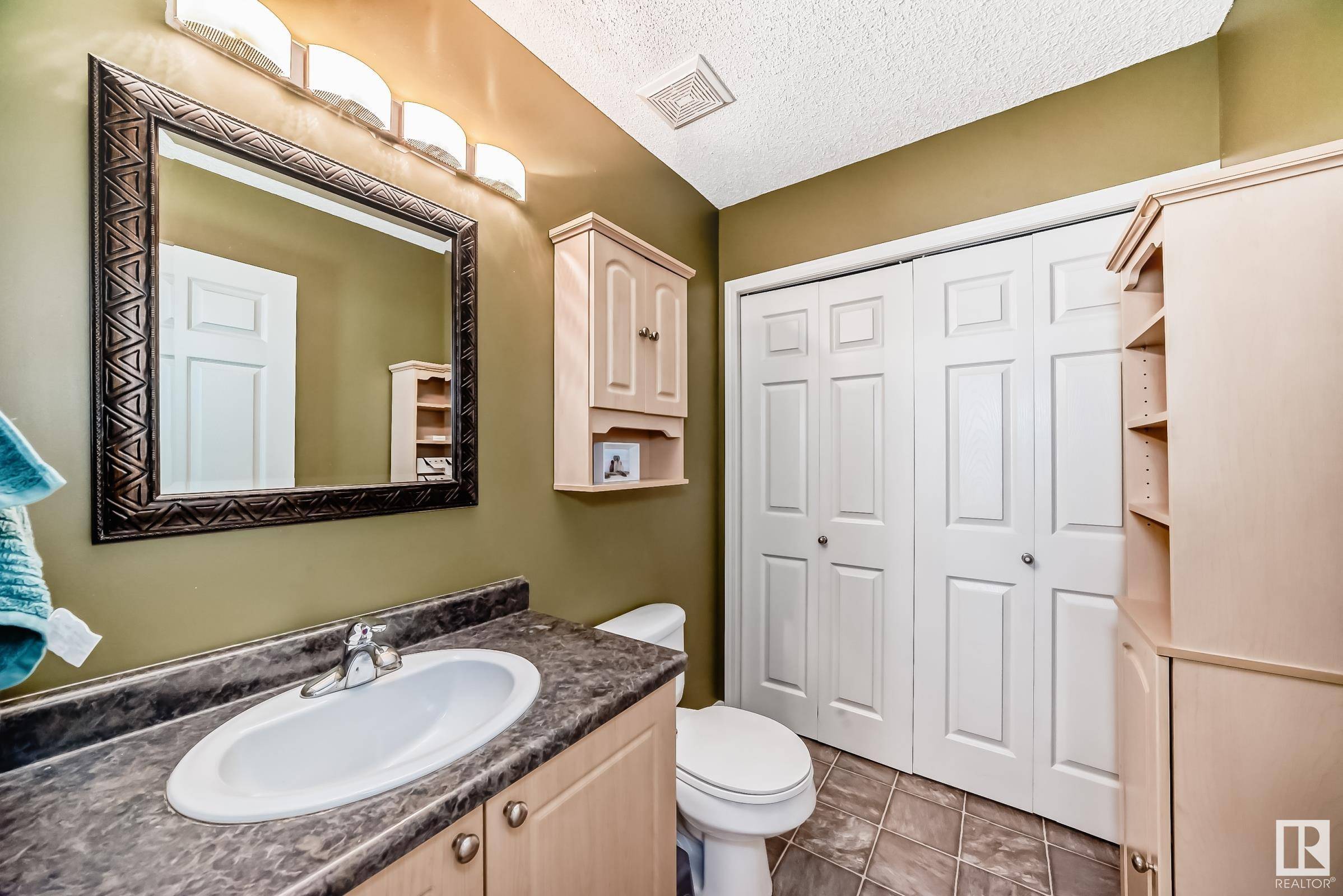 Sherwood Park, AB T8H 0A7,348 ASCOTT CR