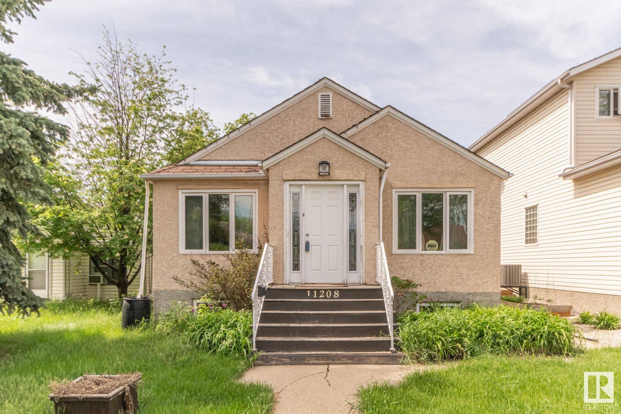Edmonton, AB T5B 2J7,11209 79 ST NW NW