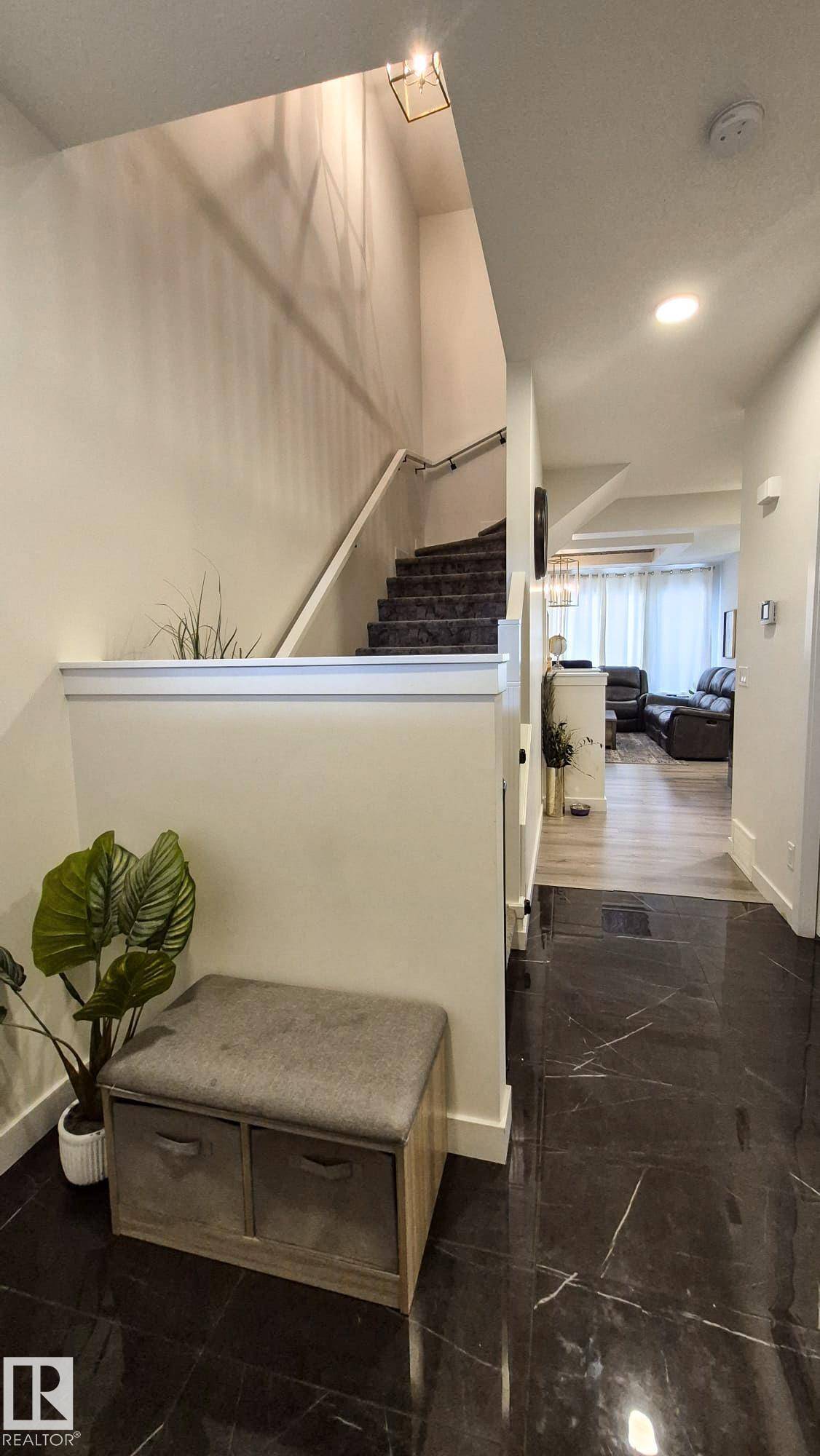Edmonton, AB T6X 2Y1,5213 22A AV SW