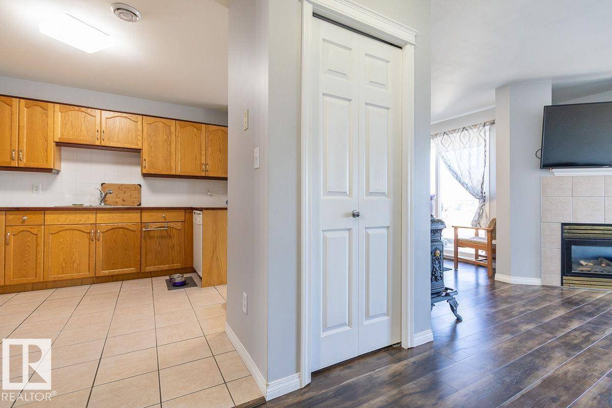 Edmonton, AB T6L 7G8,#52 2505 42 ST NW