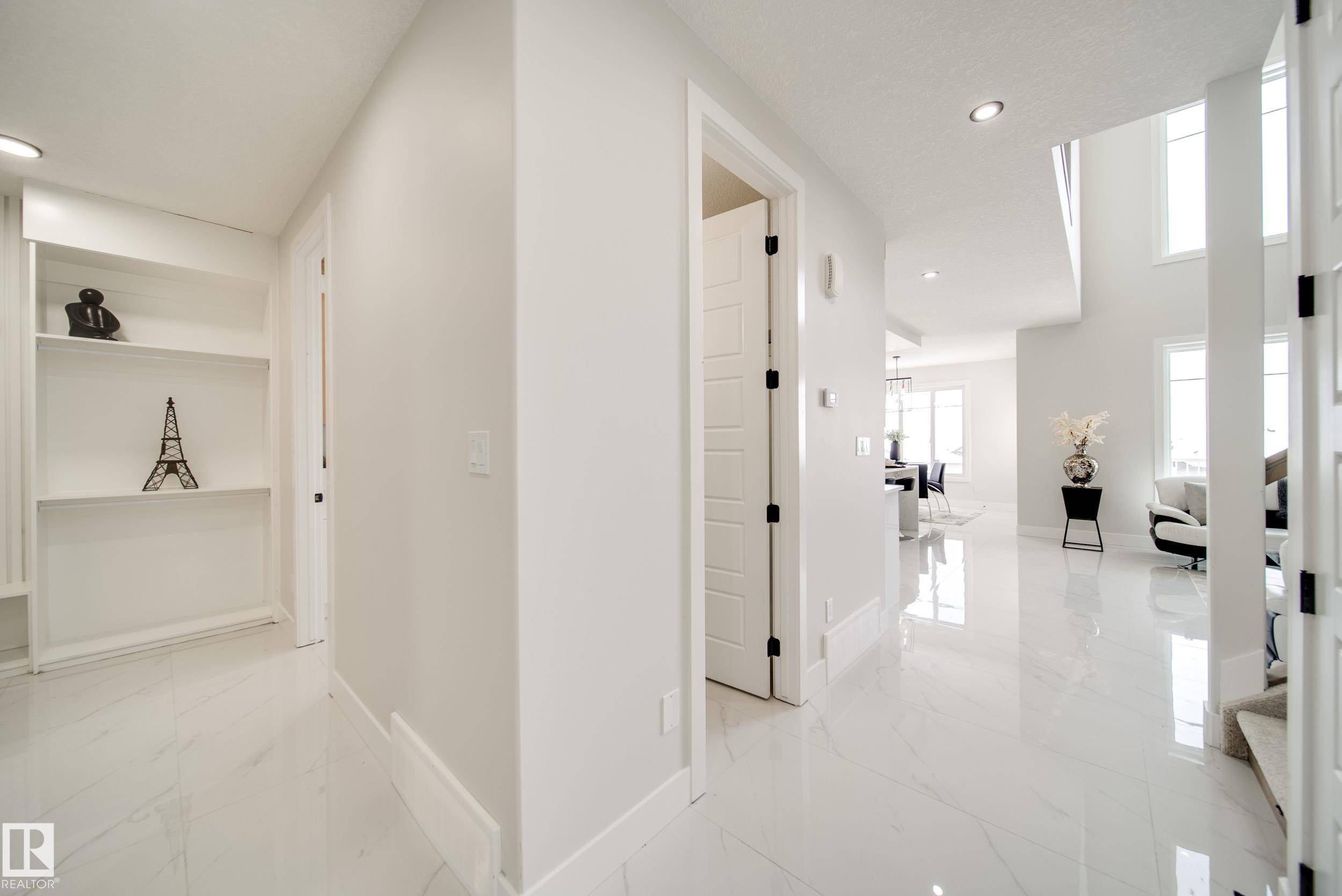 Edmonton, AB T5Y 4C9,17039 45 ST NW