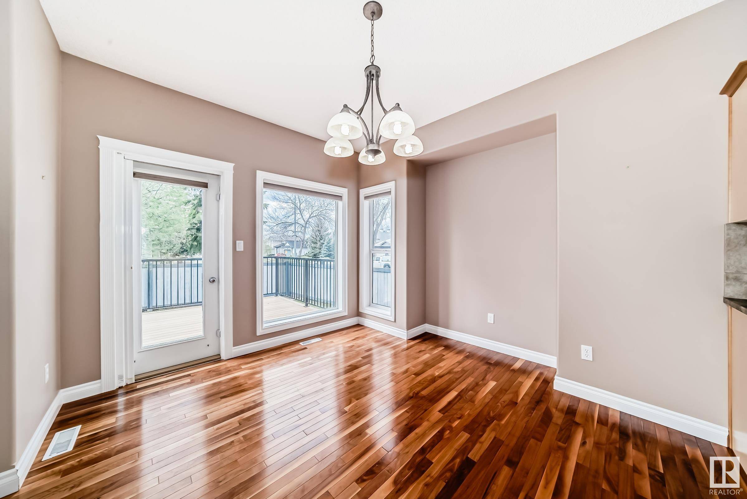Spruce Grove, AB T7X 4R6,1 LONGVIEW CR