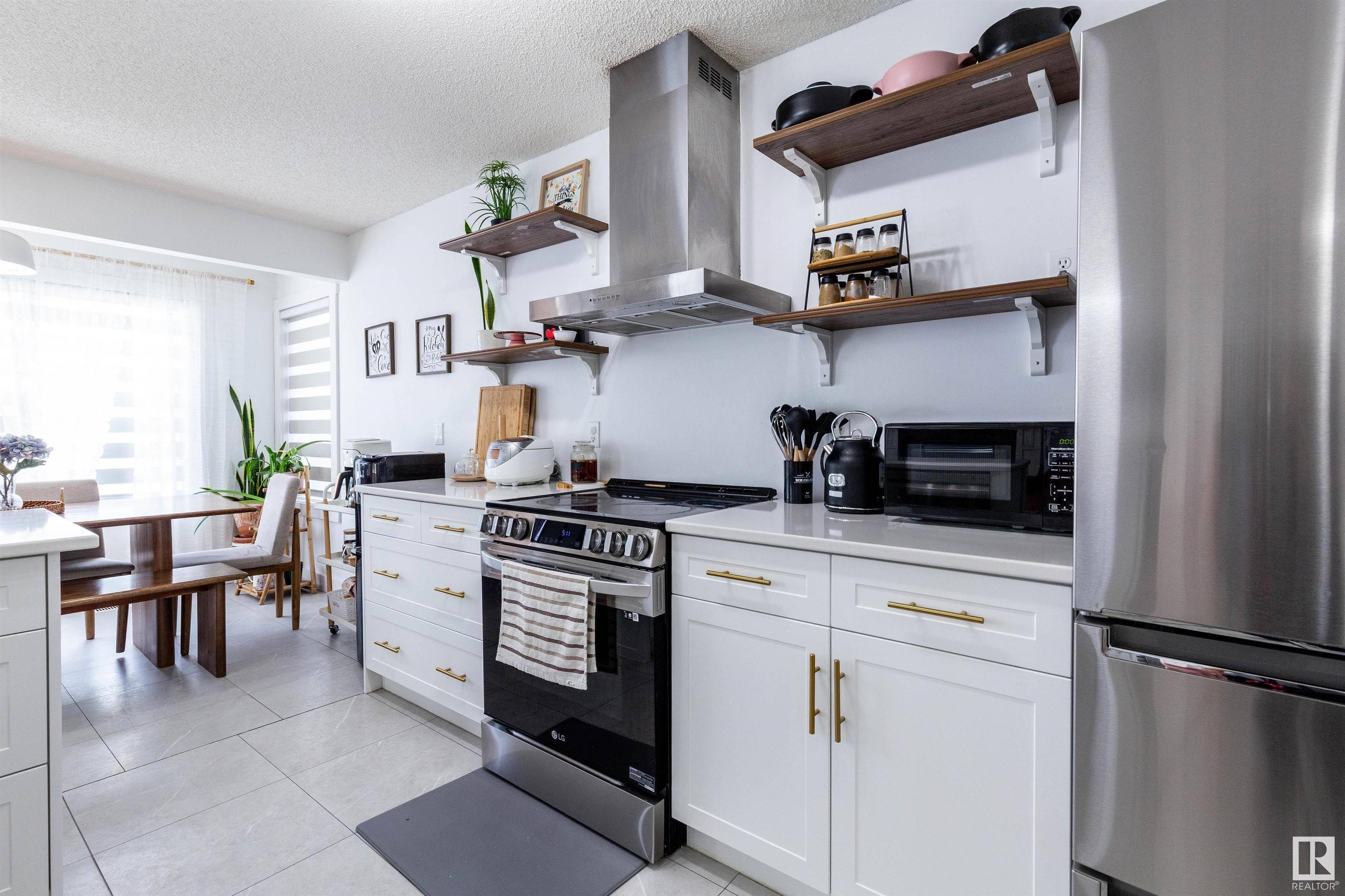 Edmonton, AB T6W 1V5,1814 Melrose crescent SW