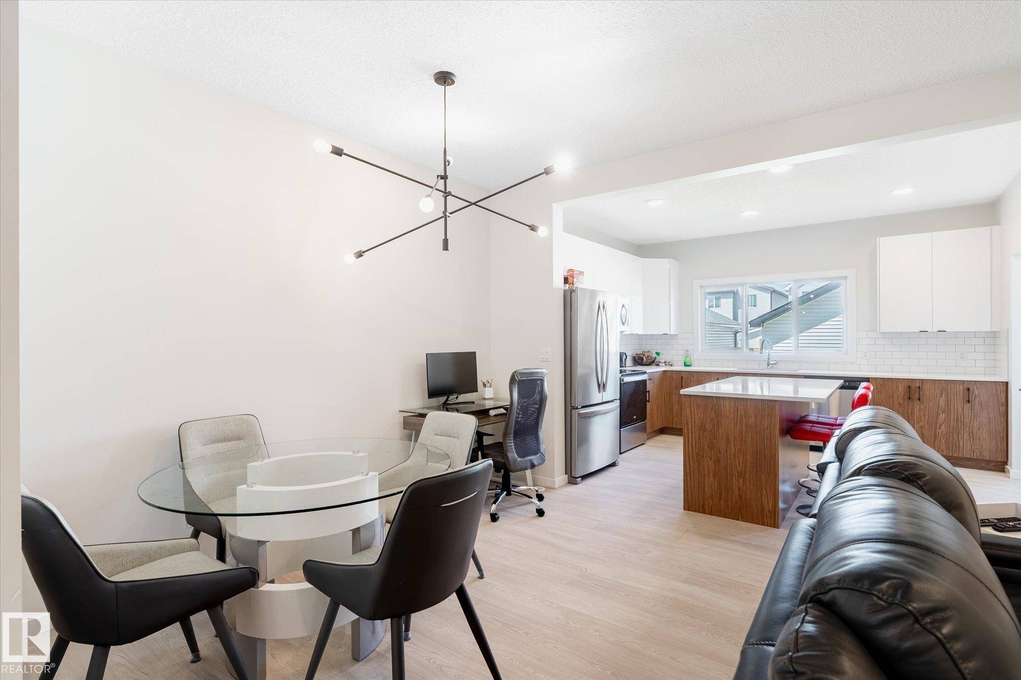 Edmonton, AB T6W 4X7,1940 159 ST SW