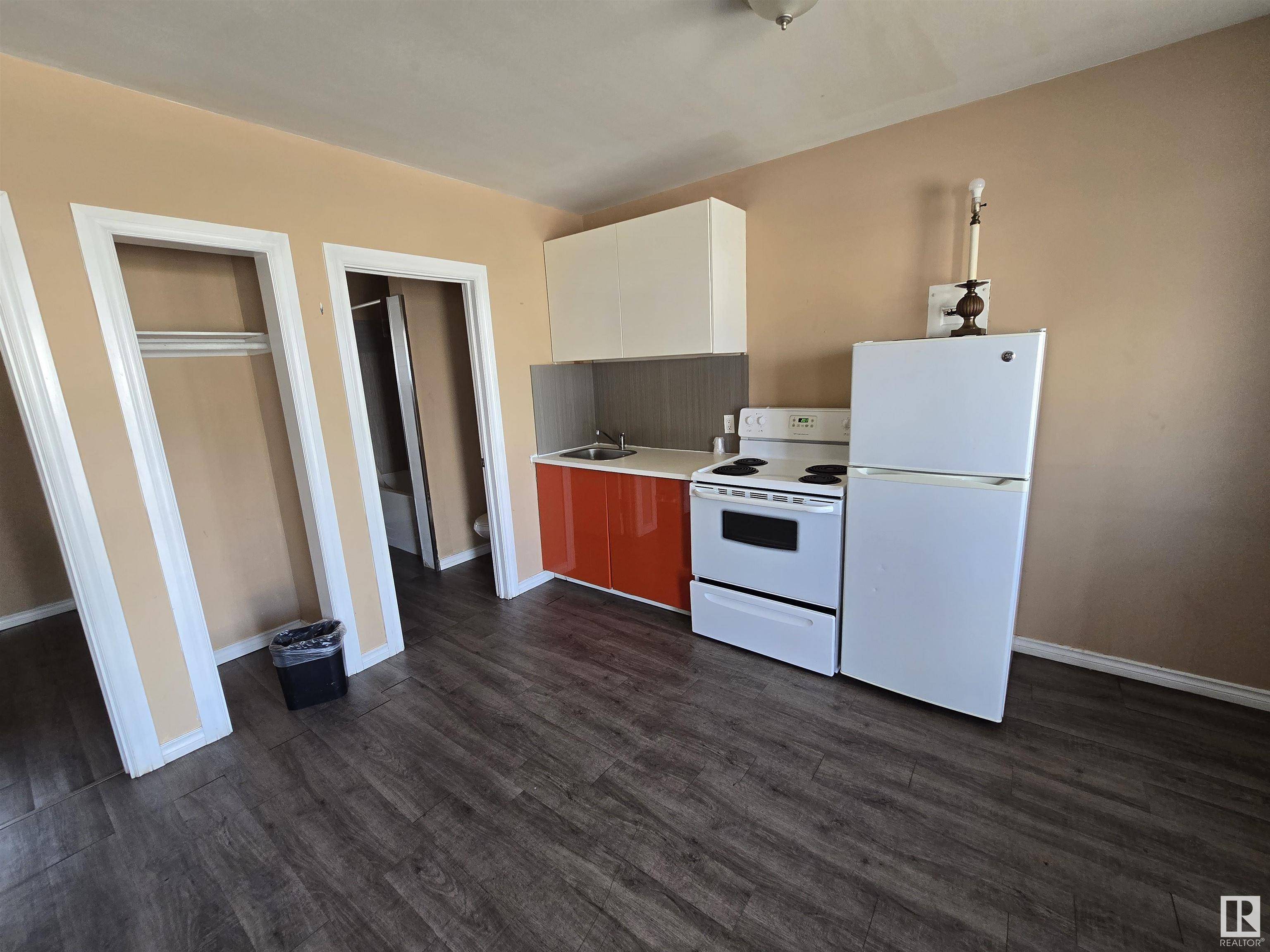 Edmonton, AB T5M 2R1,15145 111 AV NW
