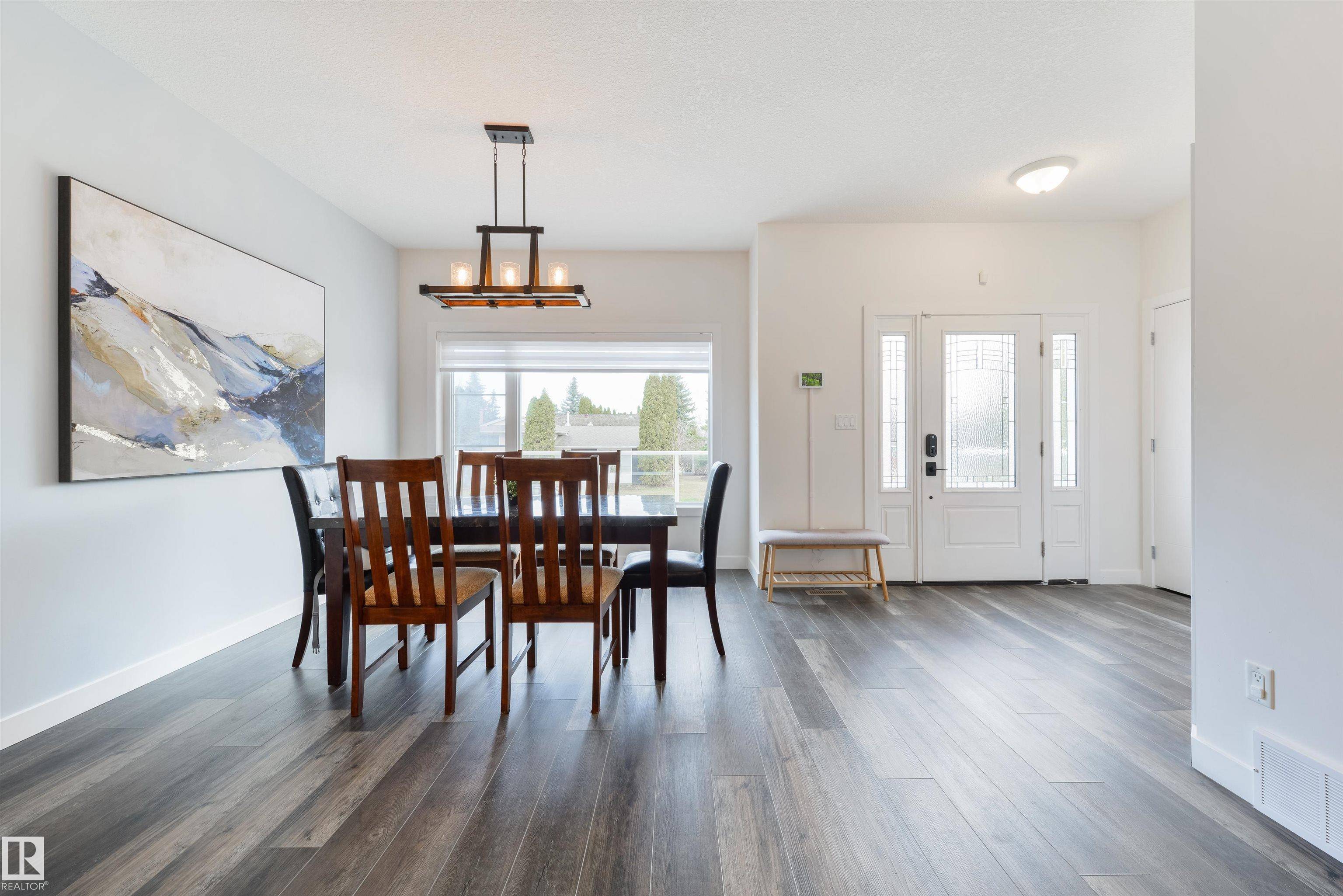 Edmonton, AB T6J 3R6,11511 24 AV NW