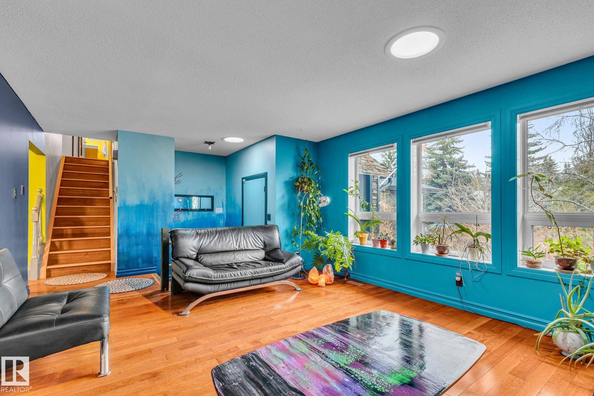 Edmonton, AB T6J 3G1,3018 110A ST NW