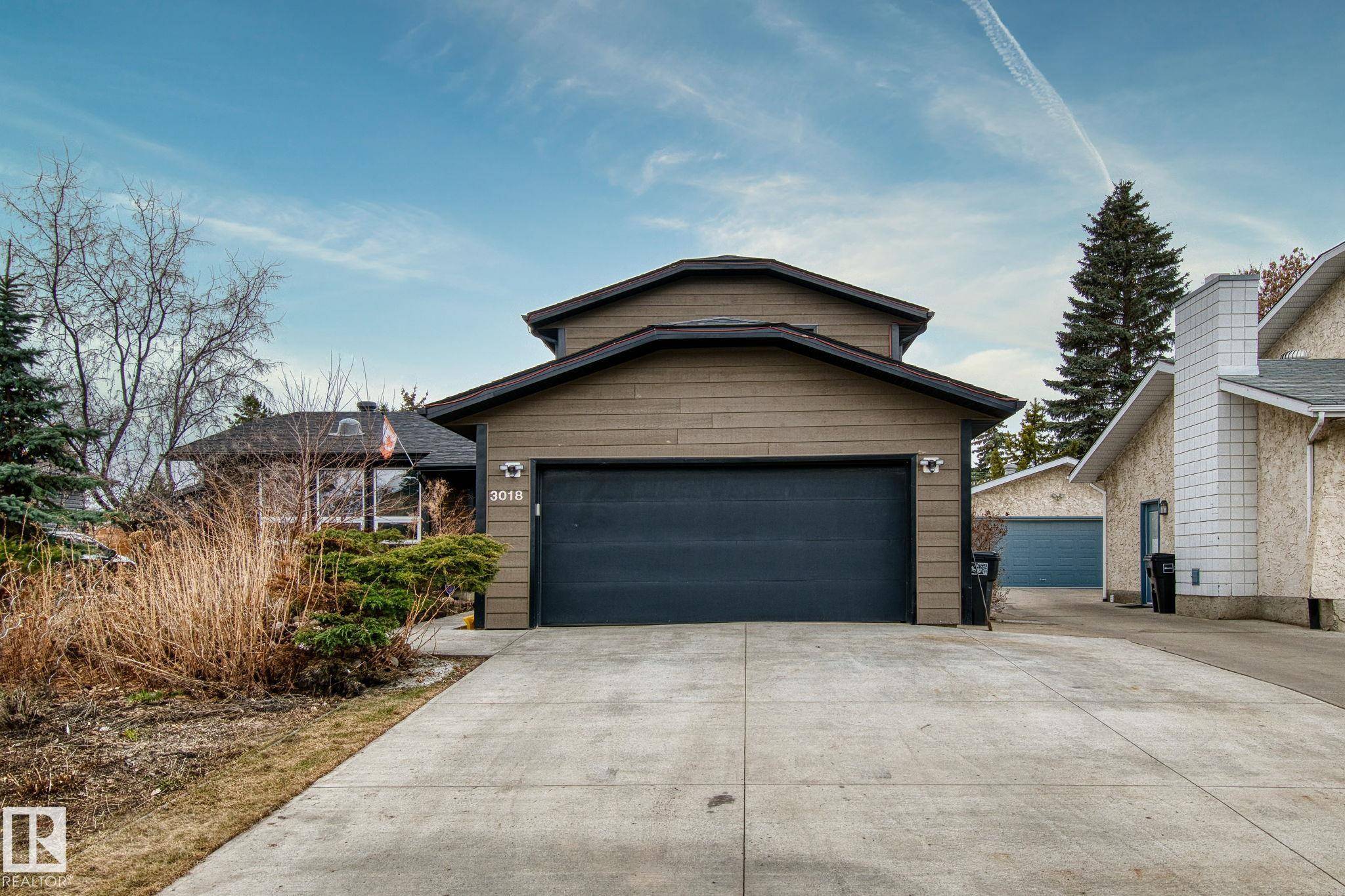 Edmonton, AB T6J 3G1,3018 110A ST NW