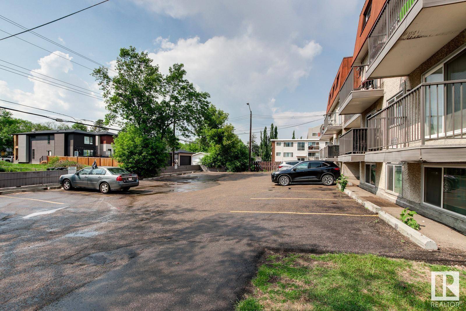Edmonton, AB T5M 3M8,#102 12404 114 AV NW