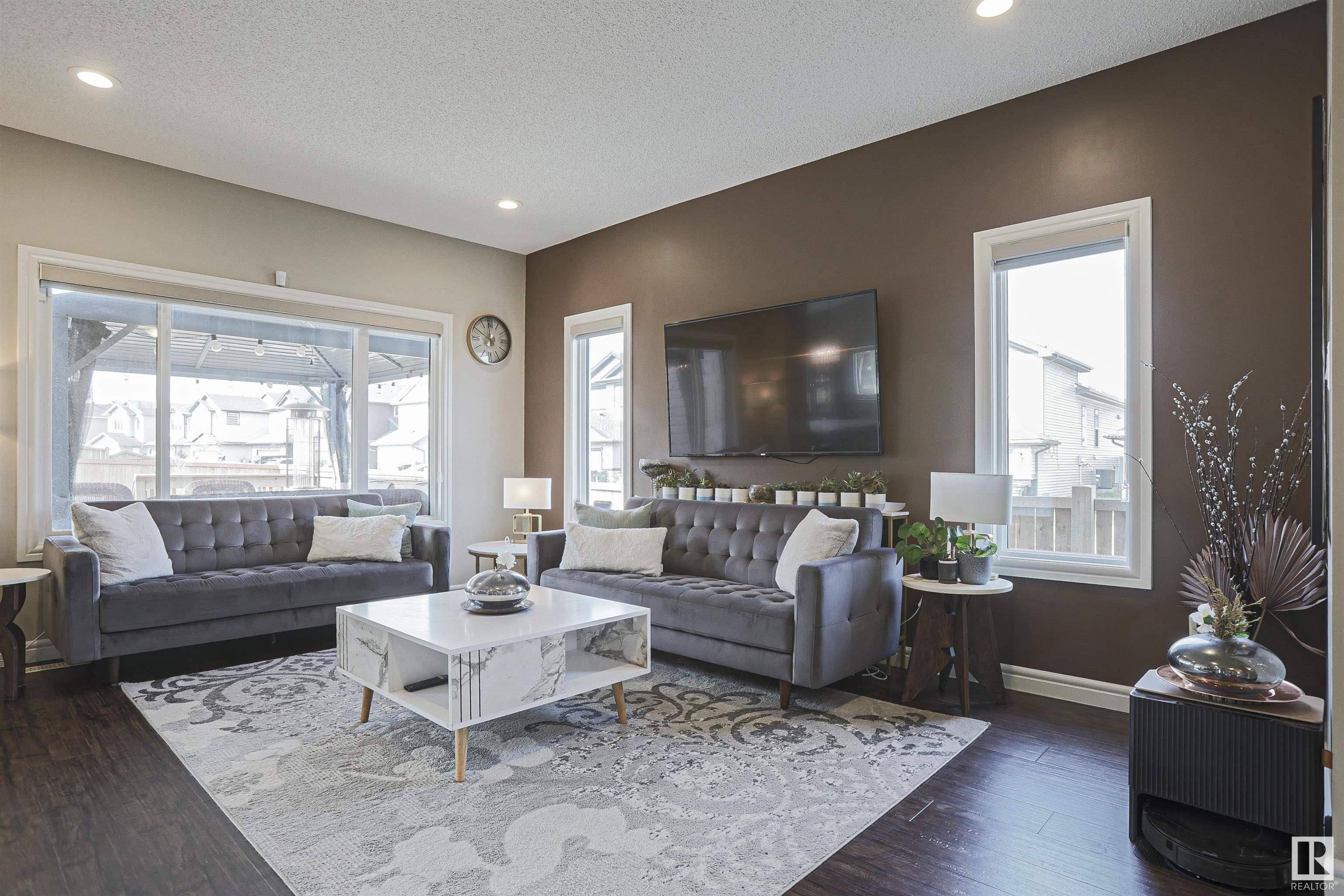 Edmonton, AB T6T 2E5,1219 26 AV NW
