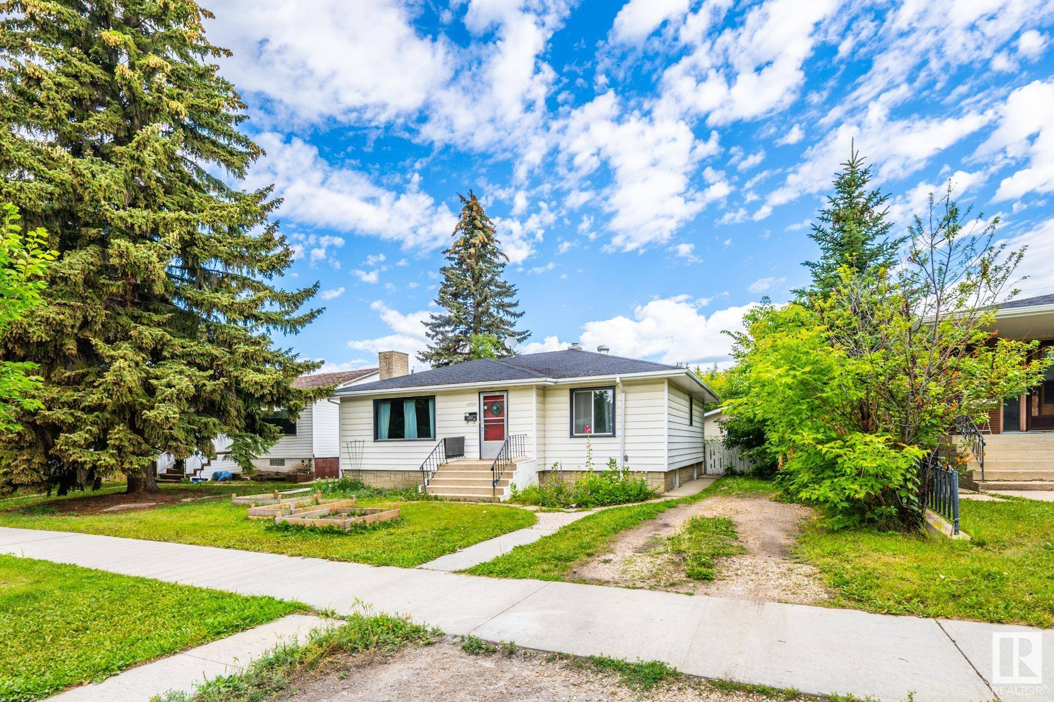 Edmonton, AB T6H 2C1,10920 68 AV NW