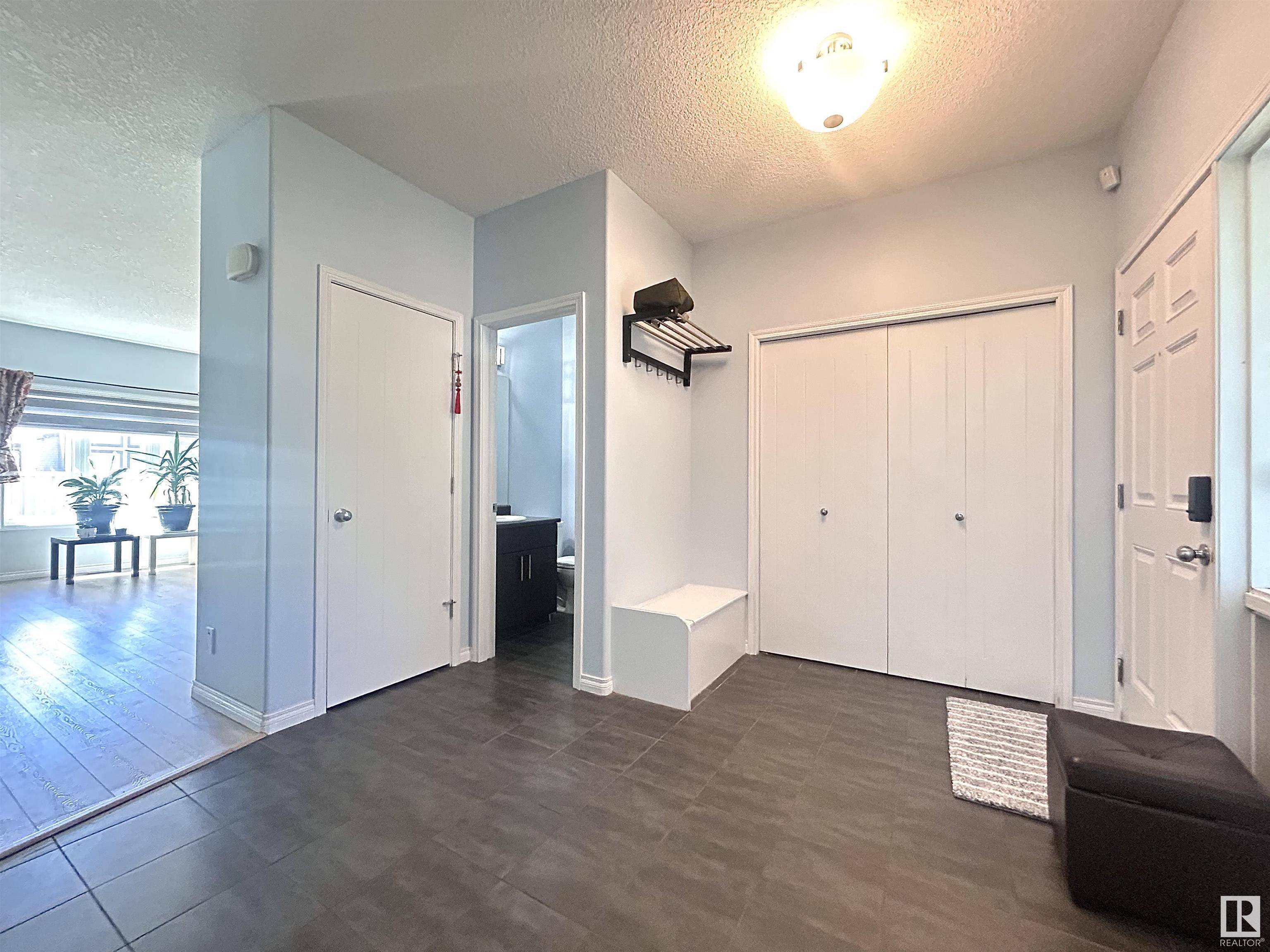 Edmonton, AB T6W 1Y5,3805 CLAXTON CL SW