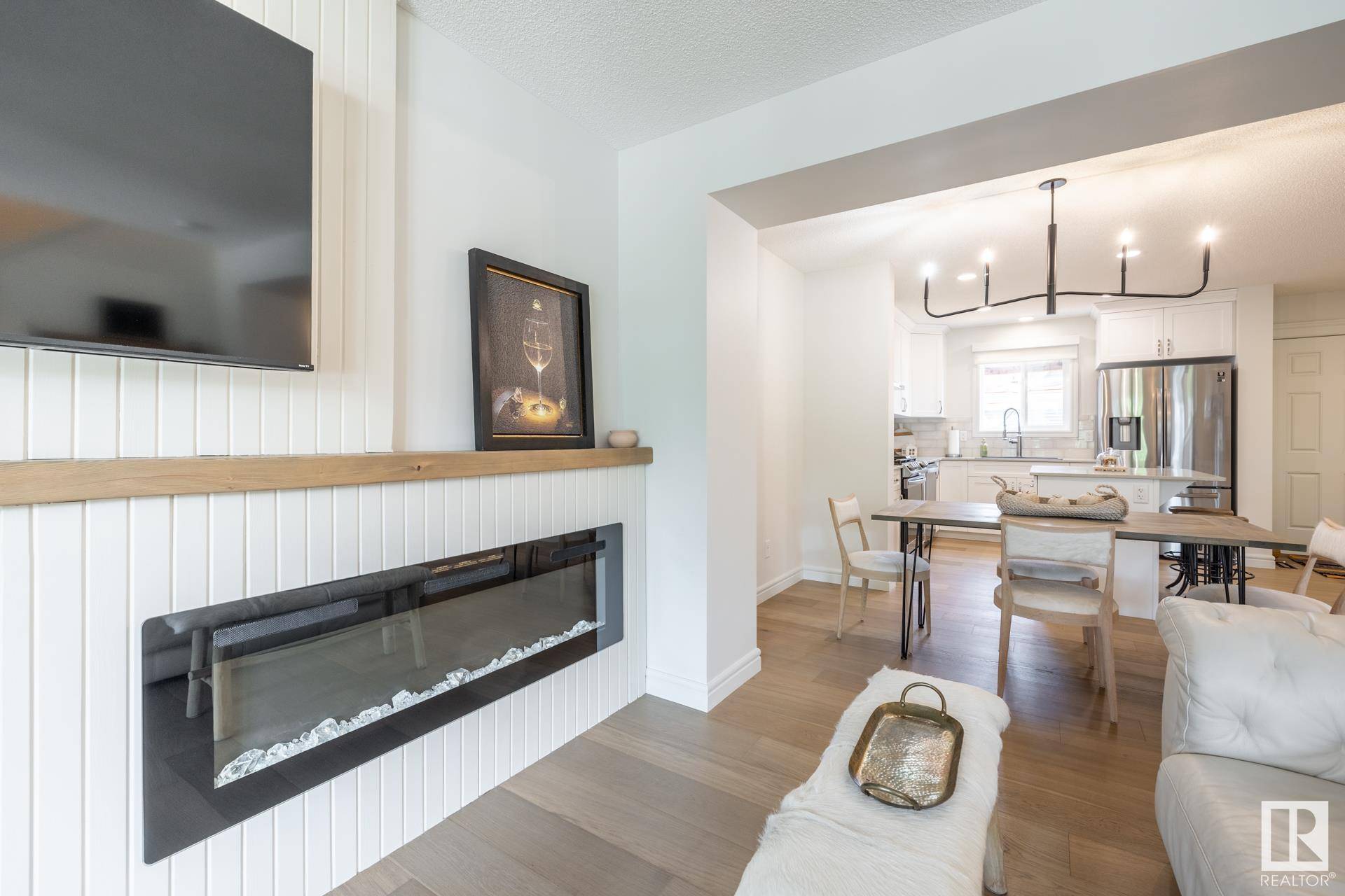 Edmonton, AB T6W 4C5,2047 GRAYDON HILL CR SW