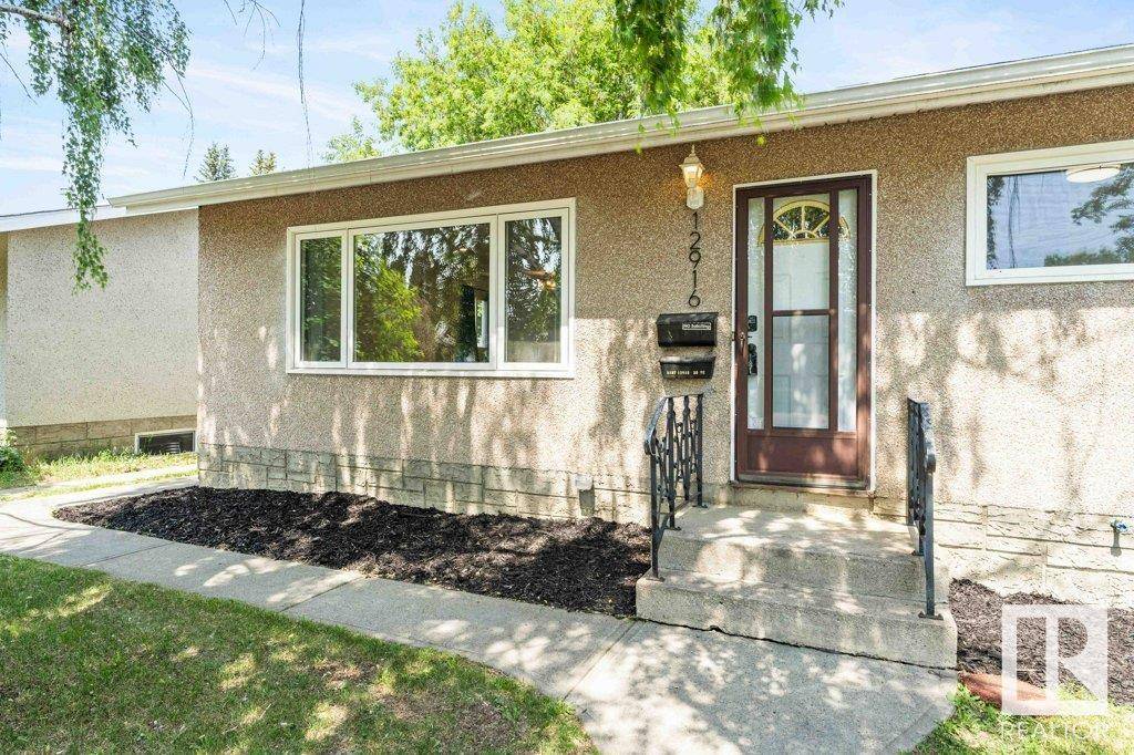 Edmonton, AB T5L 4B1,12916 136 AV NW