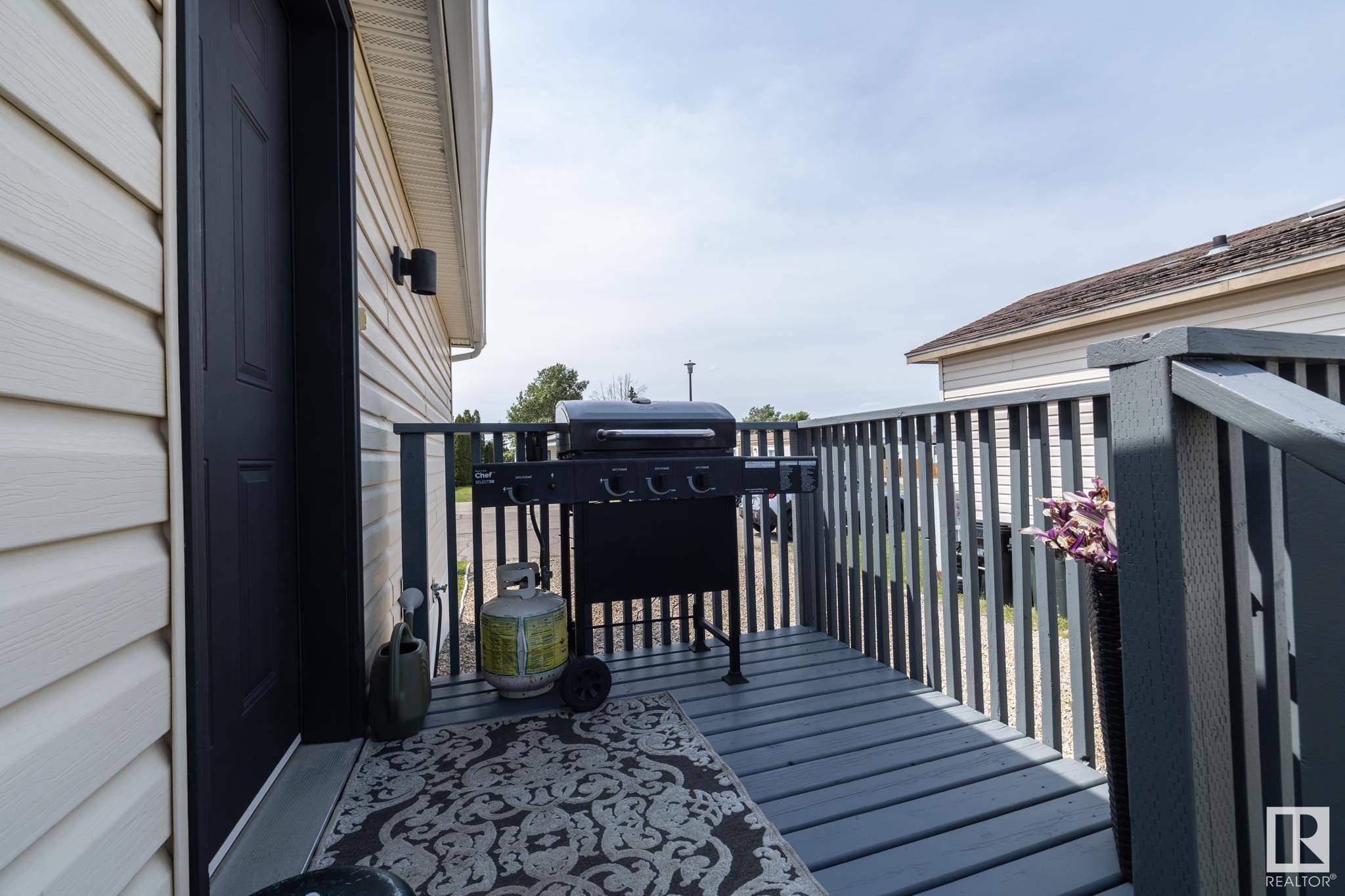 Sherwood Park, AB T8H 1M1,1451 Lakeland Village BV