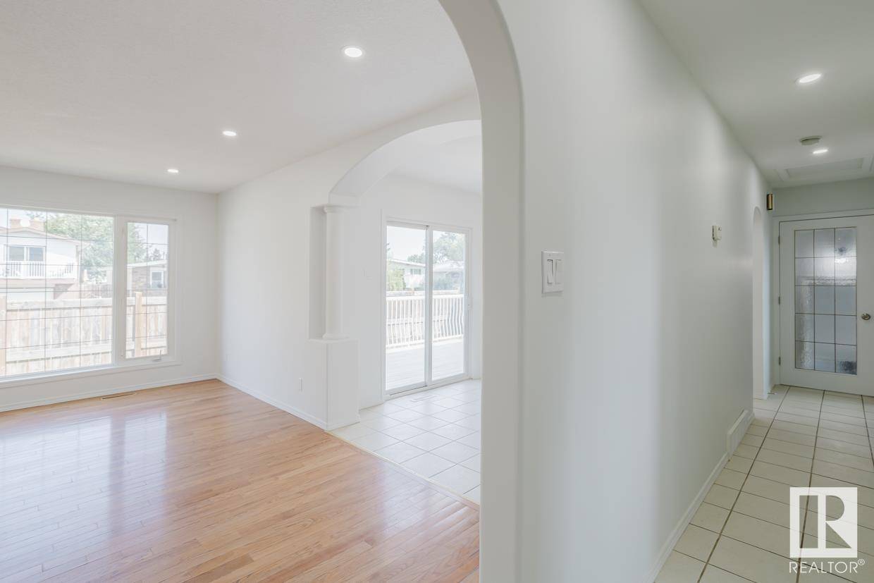Edmonton, AB T5E 0H3,9307 128 AV NW