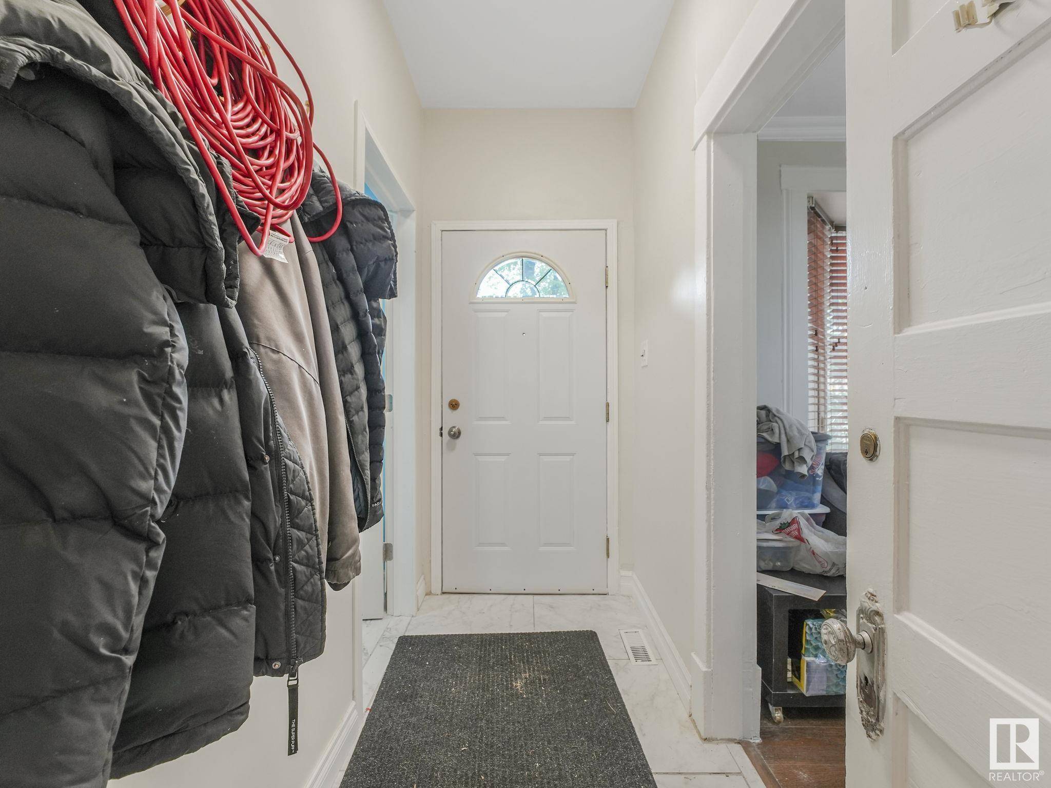 Edmonton, AB T5H 1Y2,10713 93 ST NW NW