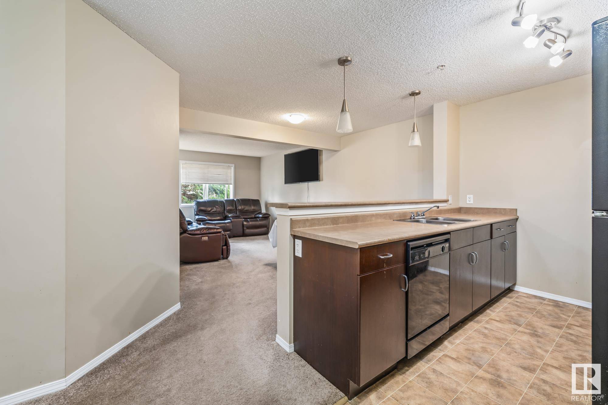 Edmonton, AB T5A 0E9,#204 1188 HYNDMAN RD NW