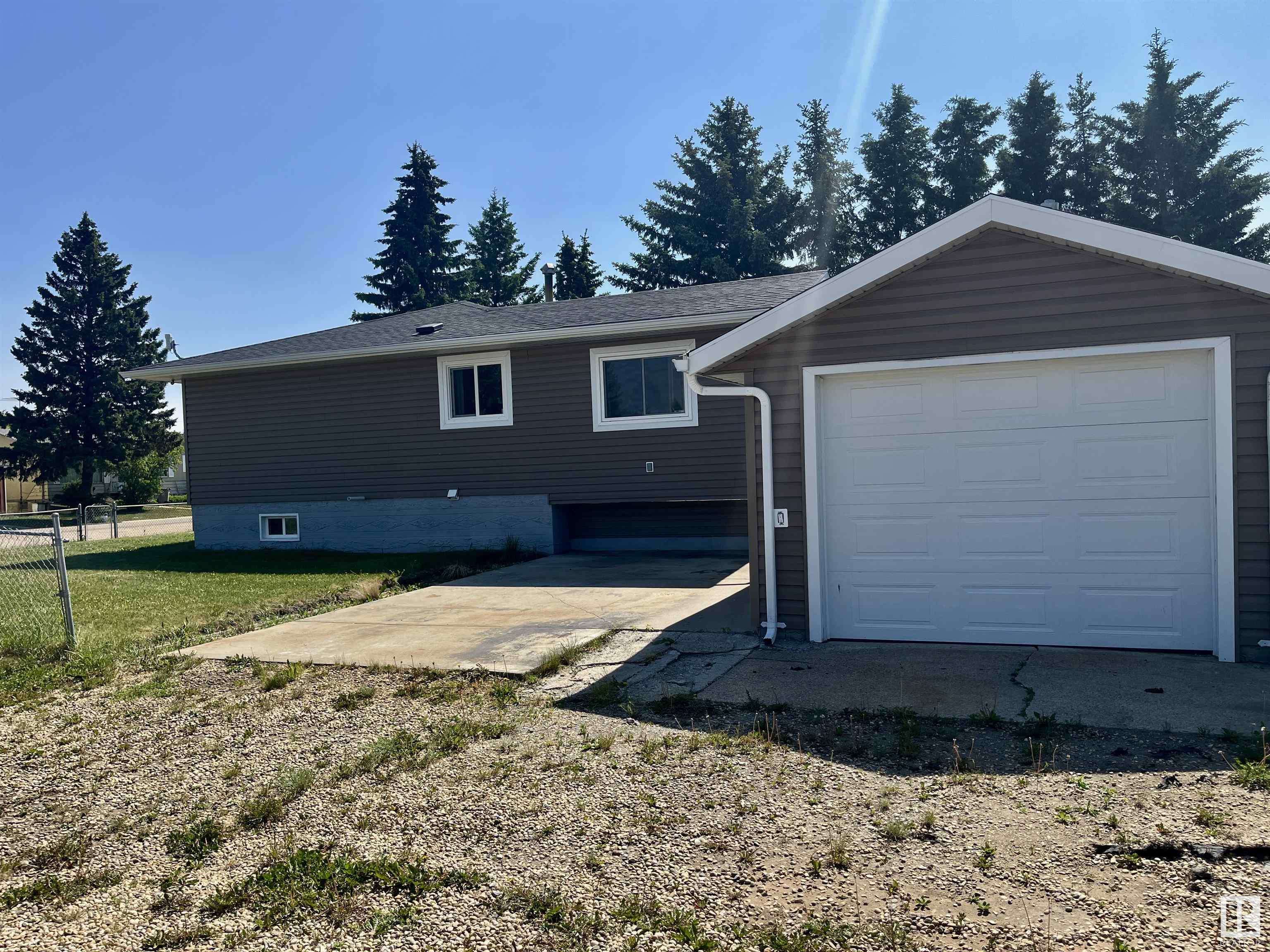 Mundare, AB T0B 3H0,5035 52 AVE