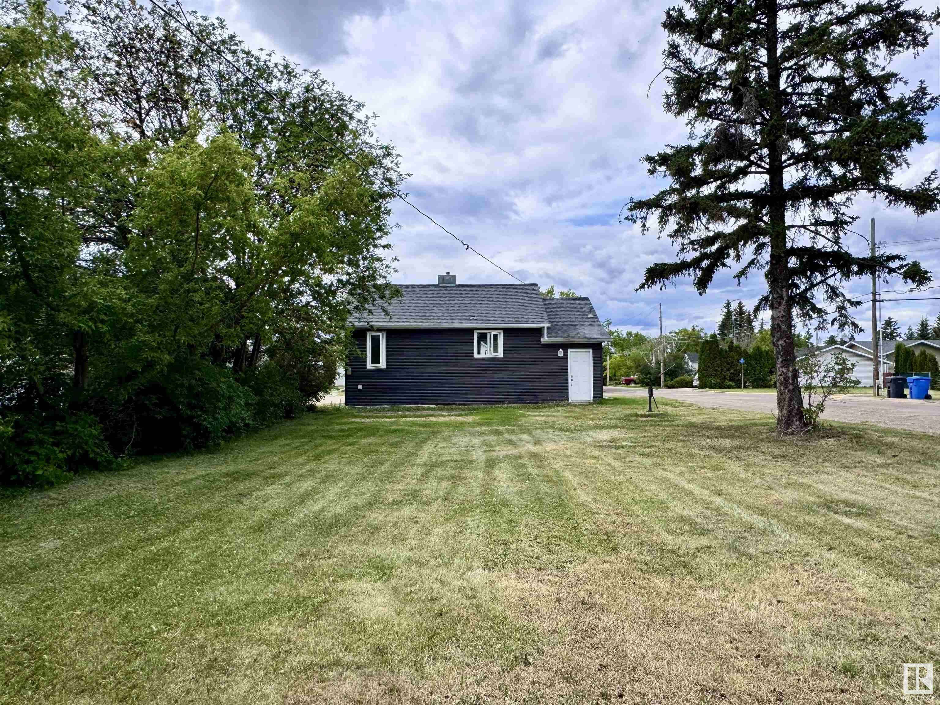 Vegreville, AB T9C 1J8,5629 54 ST