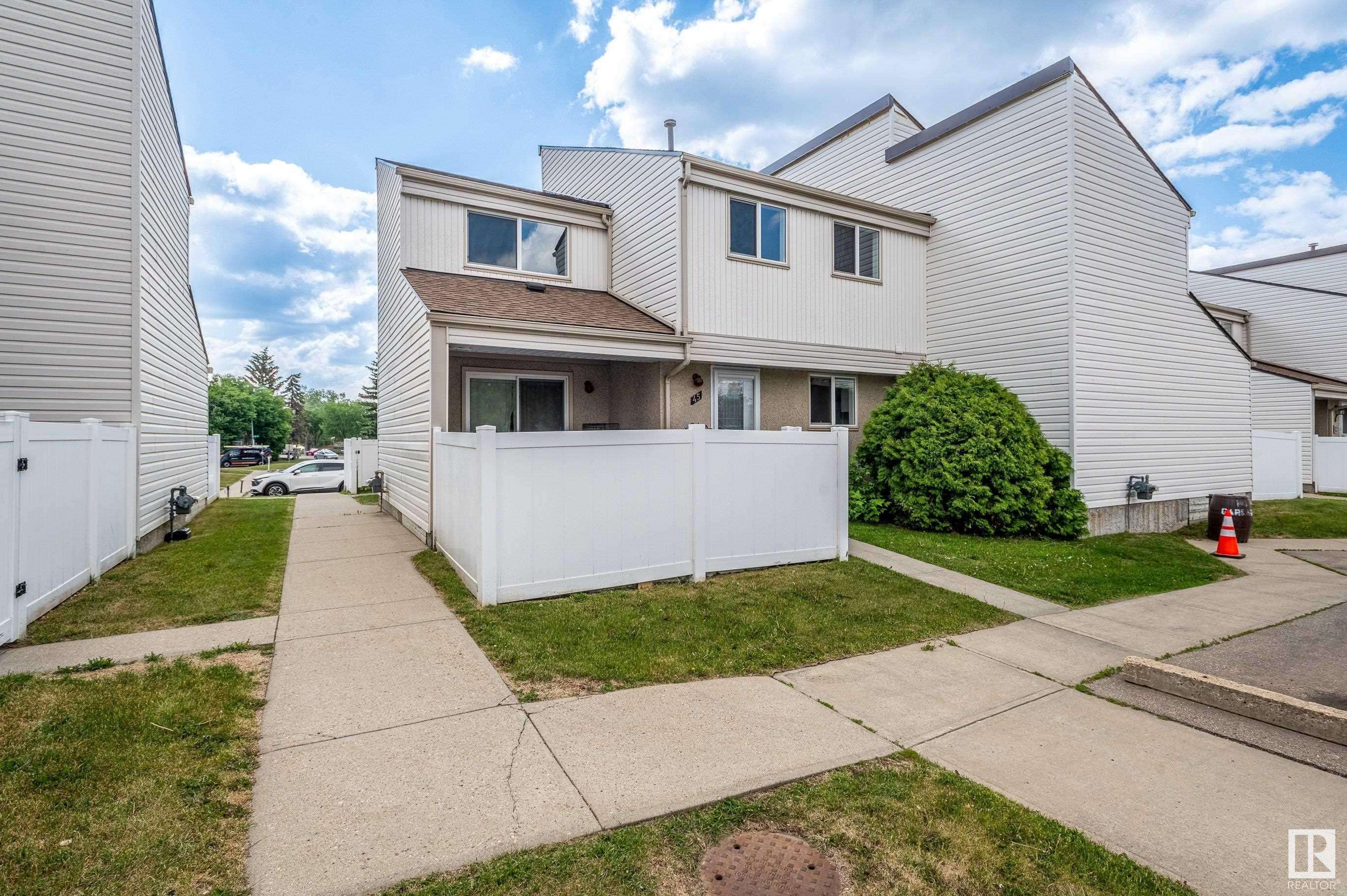 Edmonton, AB T6L 1W4,45 WOODVALE VG NW