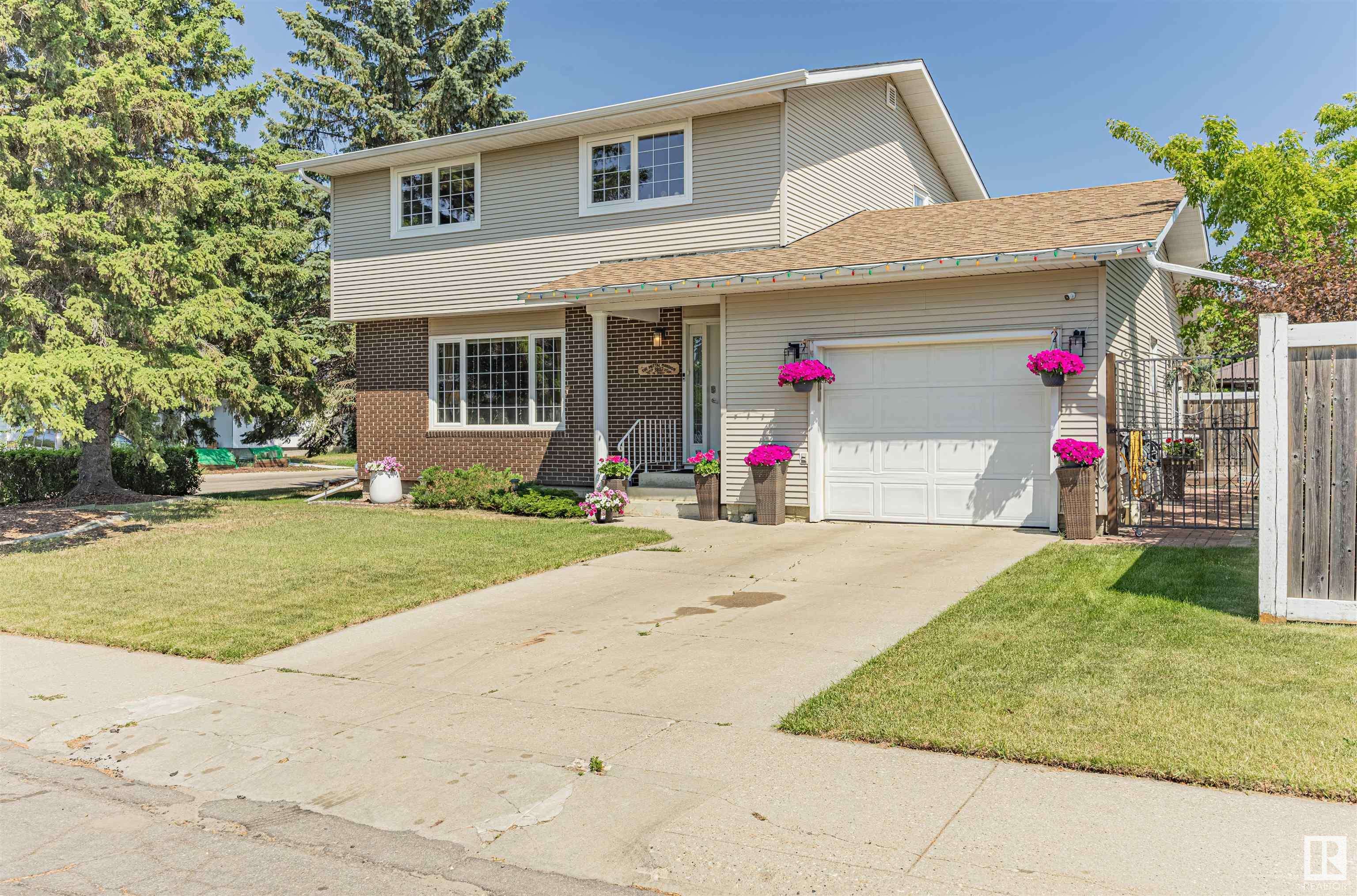 Edmonton, AB T6J 1W9,3807 118 ST NW