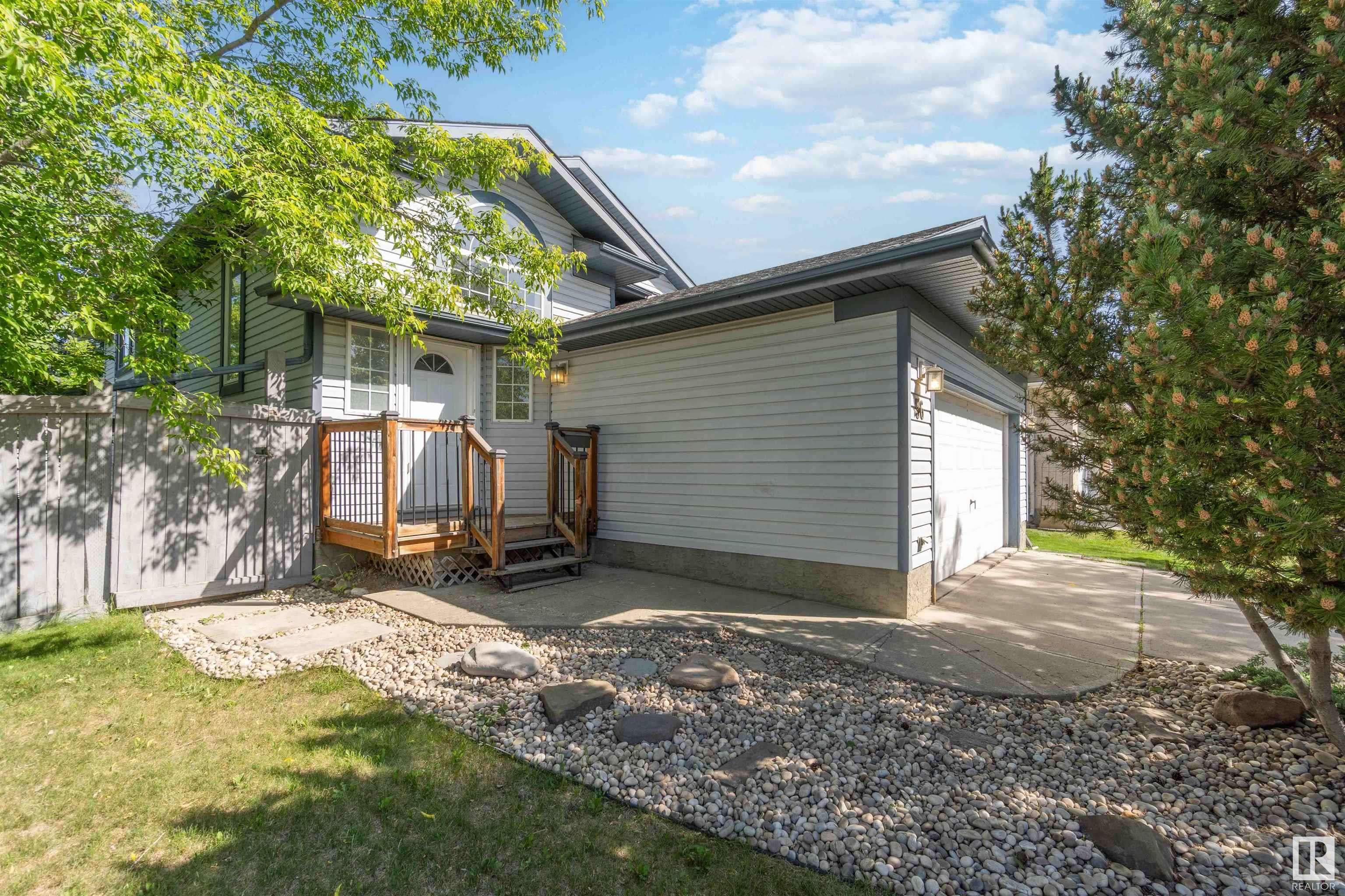 St. Albert, AB T8N 6H9,56 Oakridge DR N