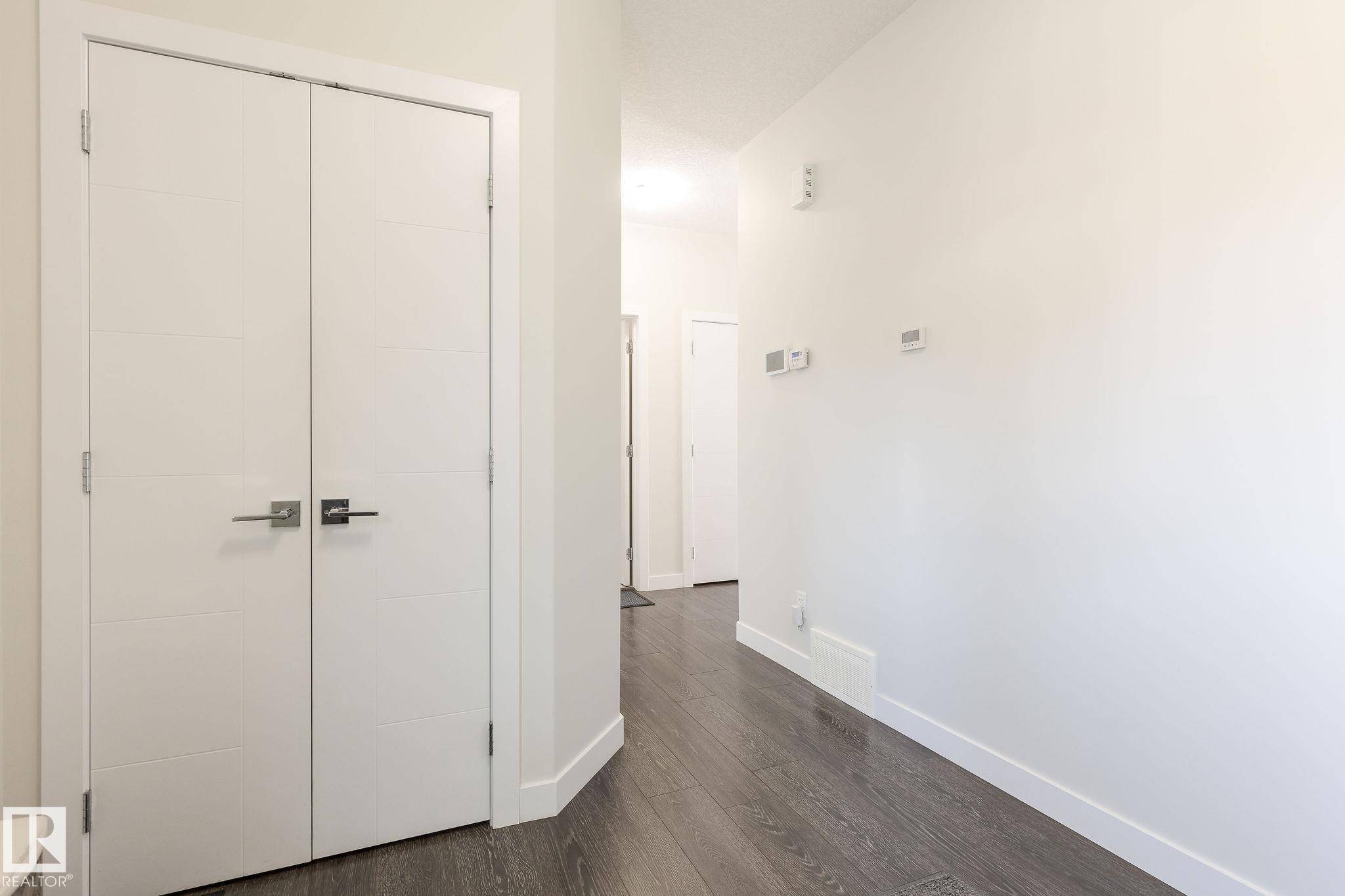 Edmonton, AB T6W 3K9,9164 COOPER CR SW