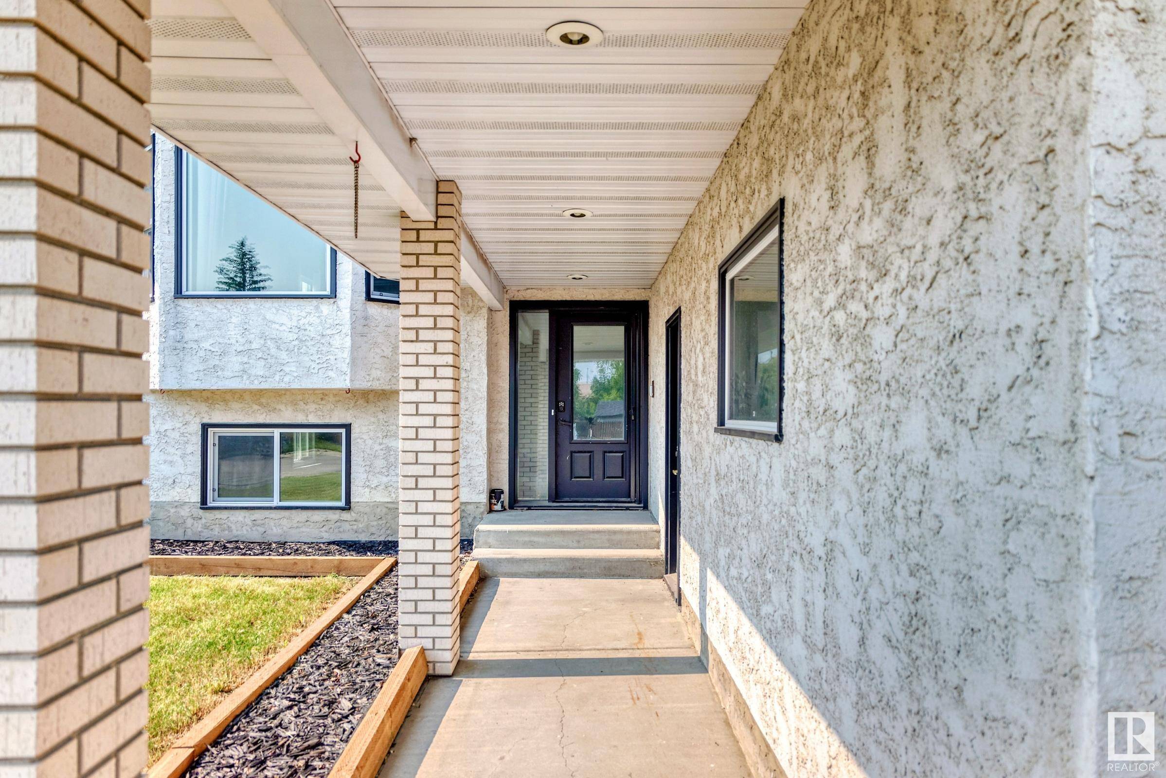 Edmonton, AB T6L 4T4,3811 21 AV NW