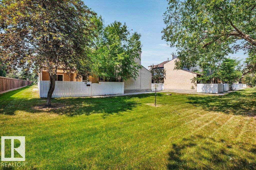 Edmonton, AB T6J 3T3,116 KASKITAYO CO NW