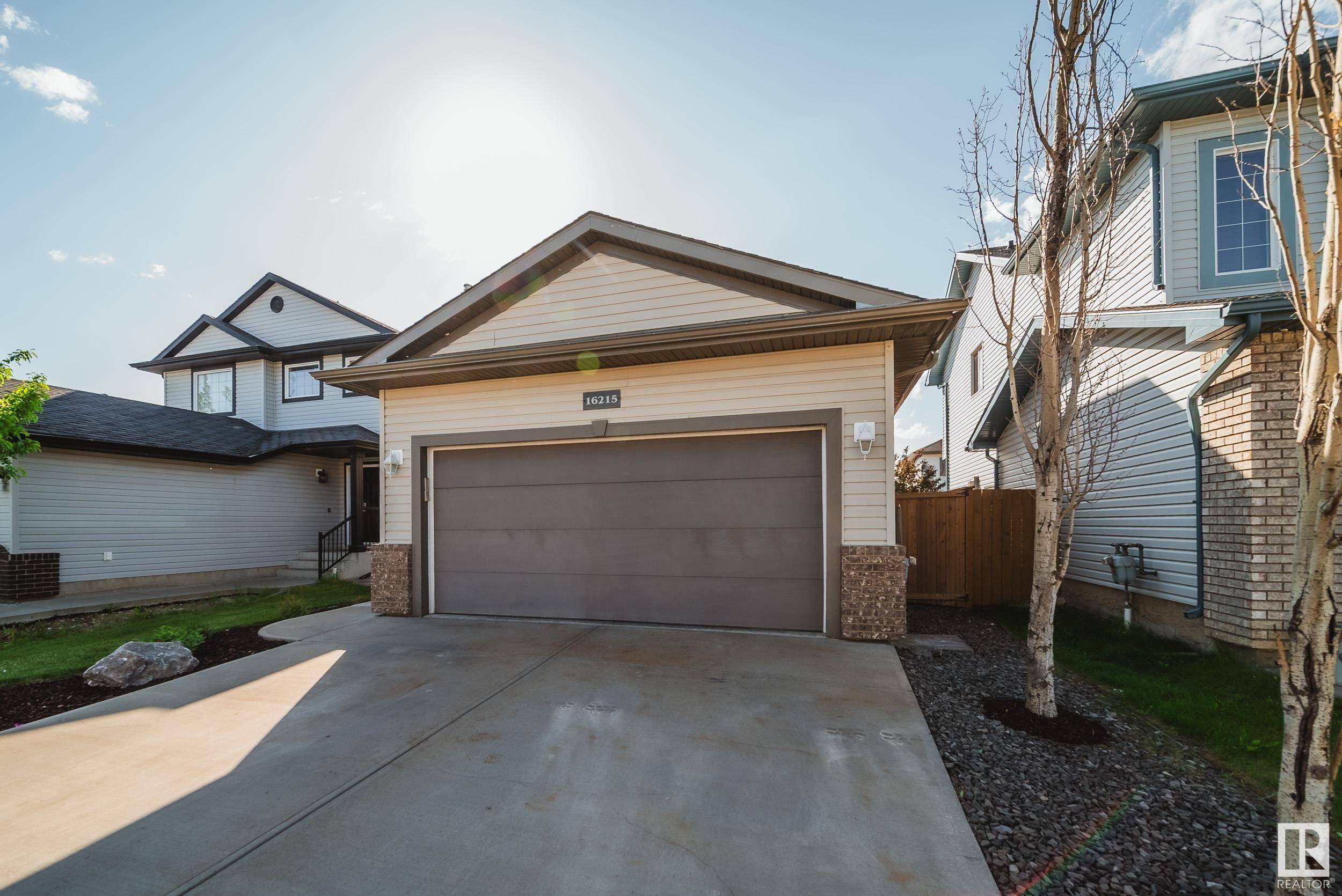 Edmonton, AB T5Y 3M4,16215 47 ST NW
