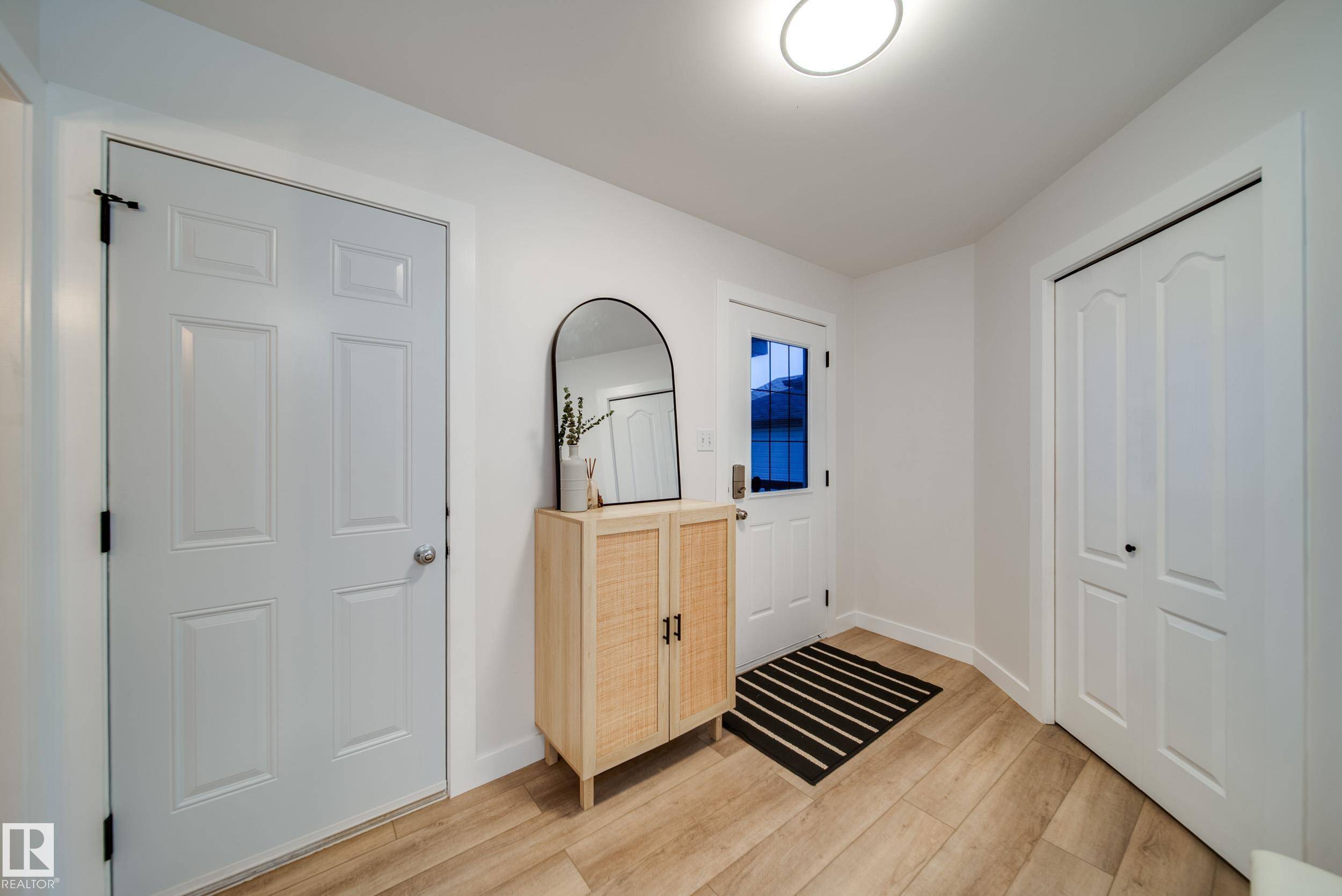 Edmonton, AB T5Y 3M4,16215 47 ST NW