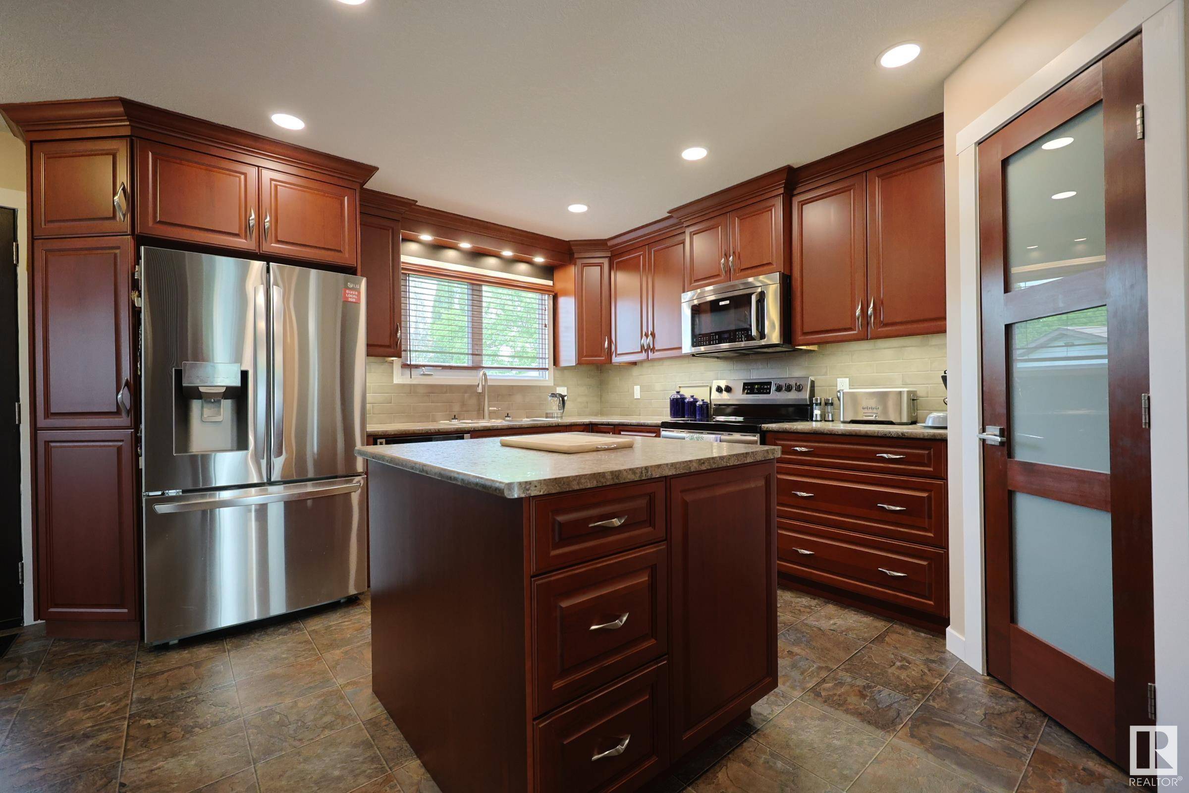 Edmonton, AB T6K 2S4,1161 75 ST NW